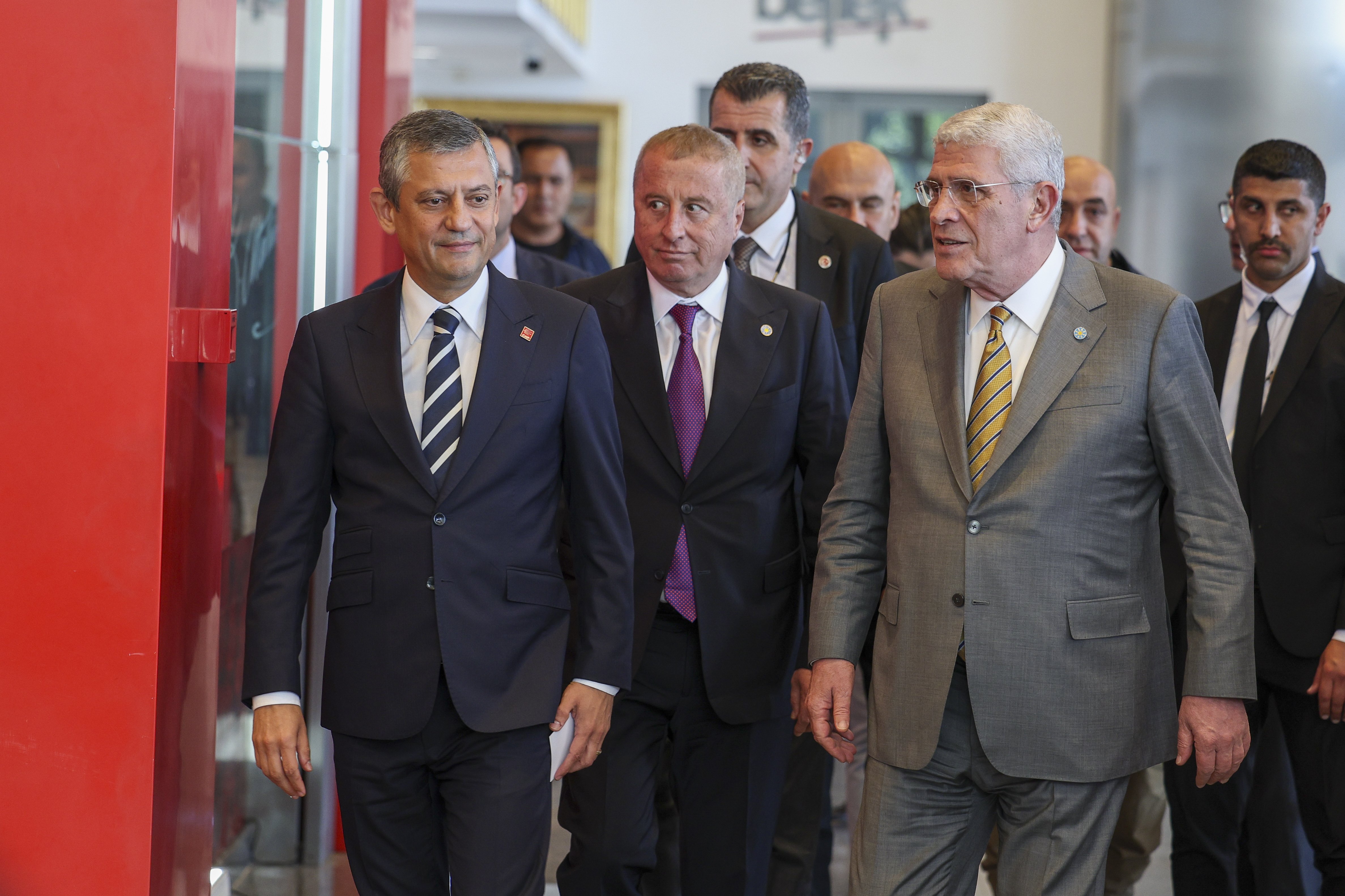 Özgür Özel basın açıklaması