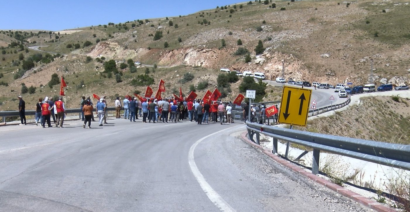 EMEP Genel Başkanı Seyit Aslan Kürecik Radar Üssü önünde