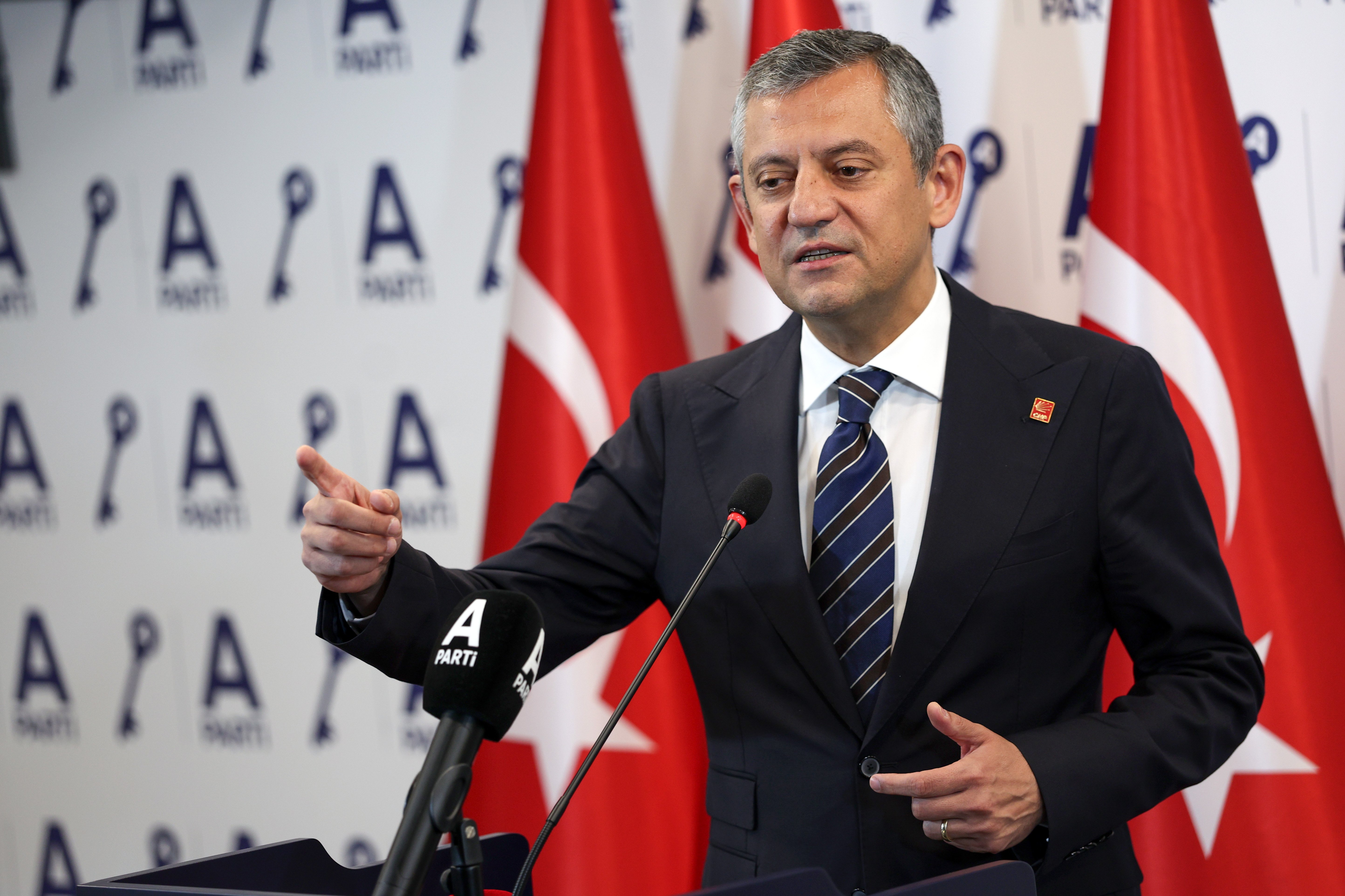 Özgür Özel ve Yavuz Ağıralioğlu