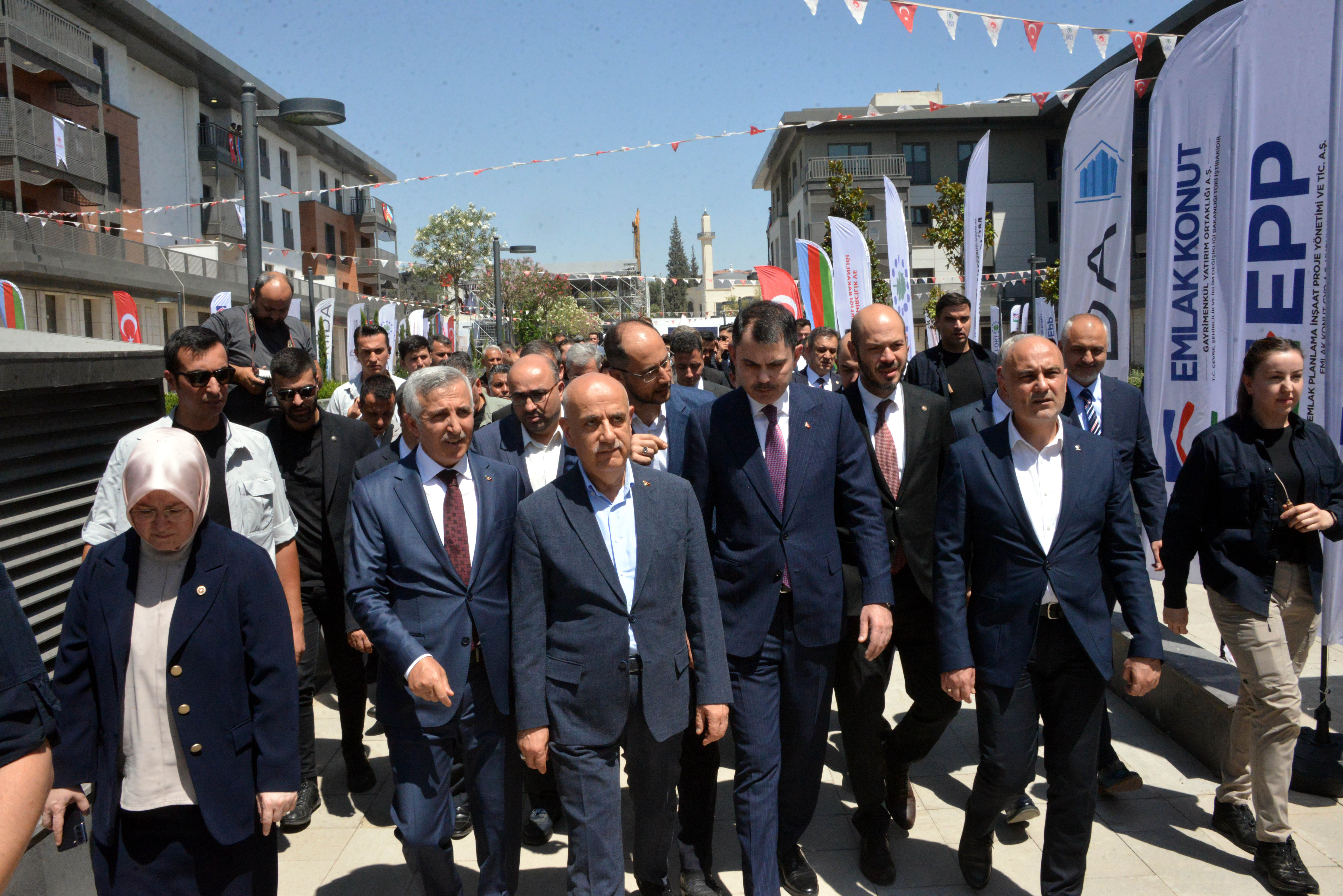 Bakan Murat Kurum Deprem Bölgesinde İncelemelerde Bulunuyor