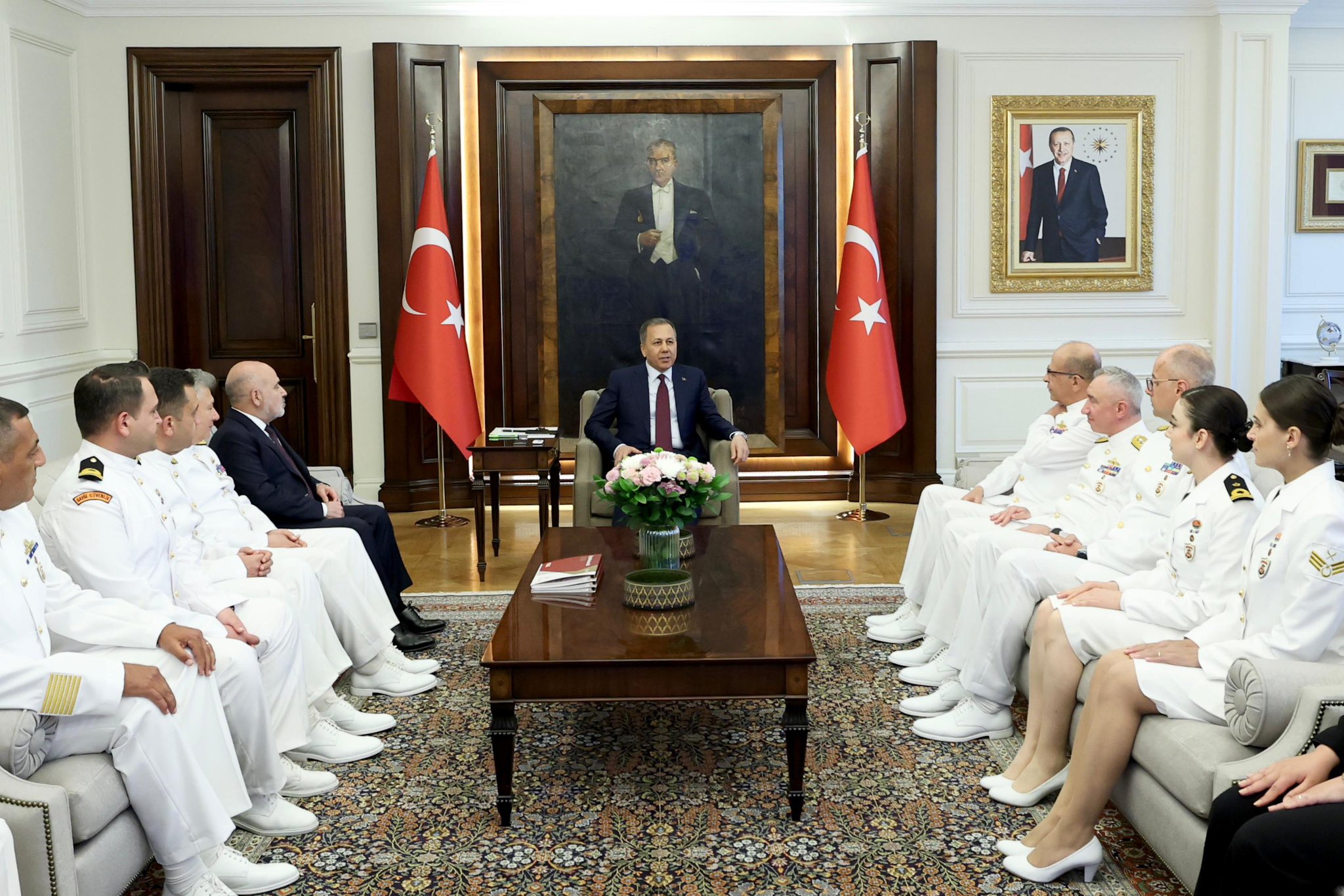 İçişleri Bakanı Ali Yerlikaya Sahil Güvenlik Heyetini Kabul Etti