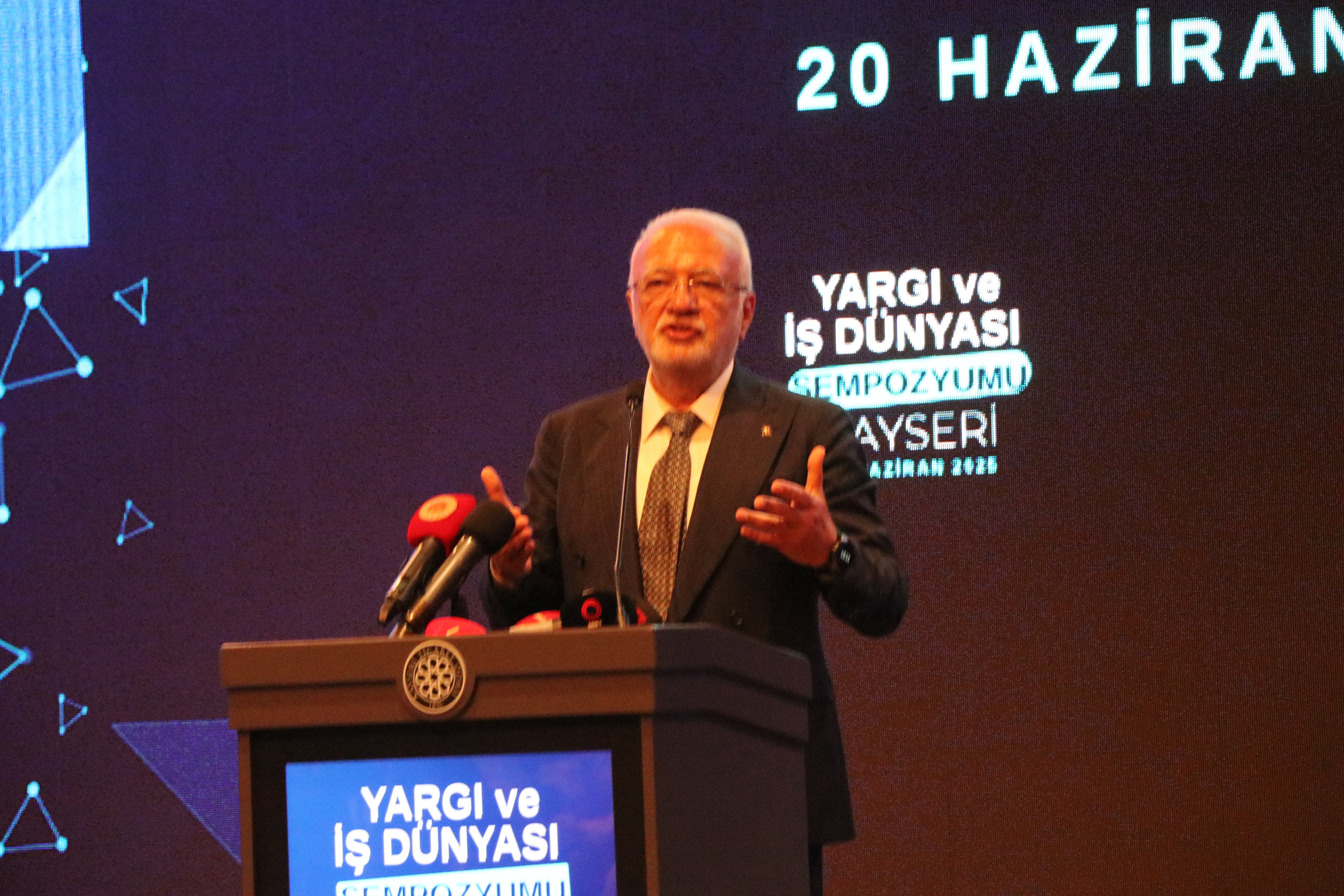 AK Partili Mustafa Elitaş