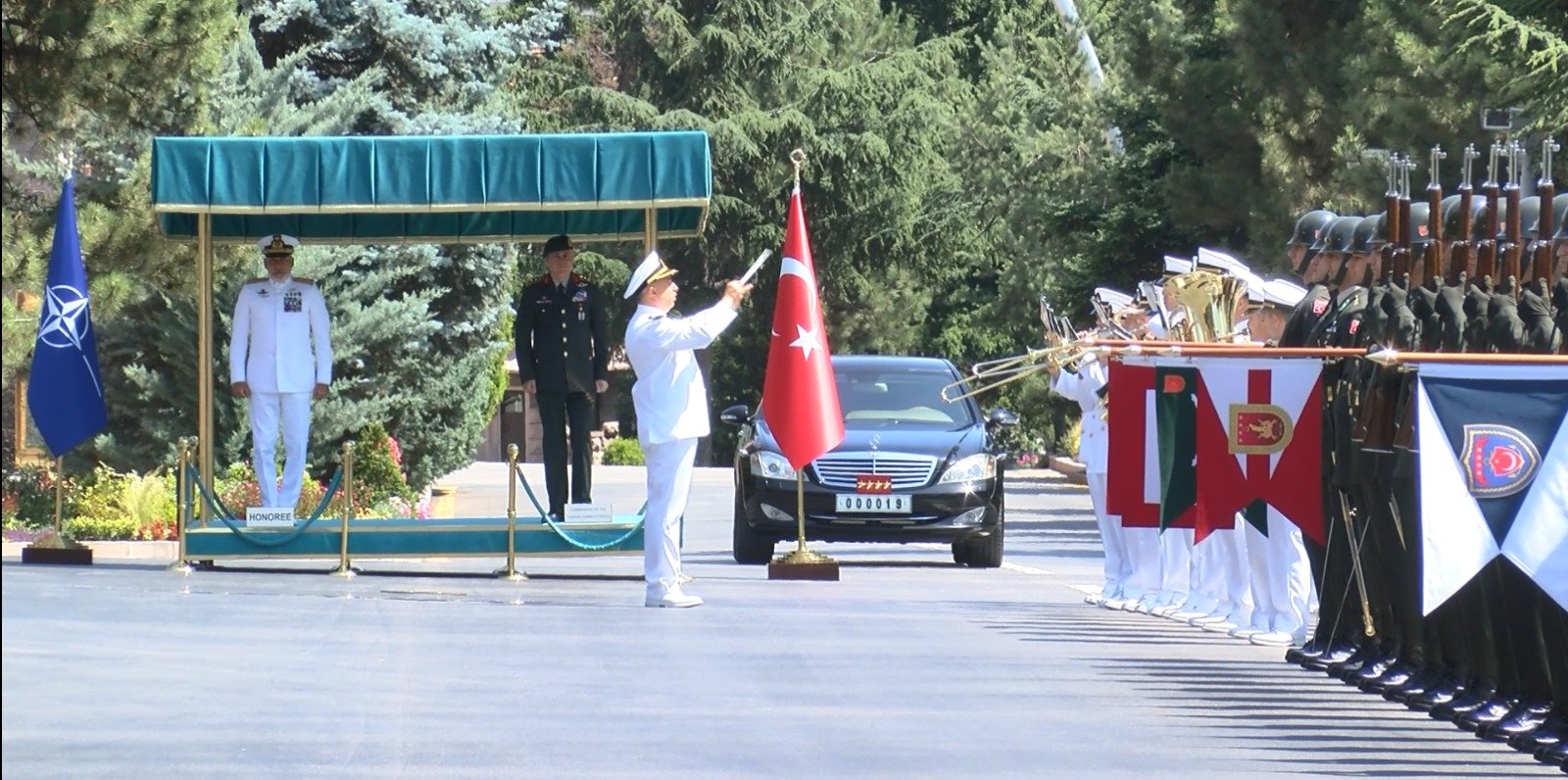 Genelkurmay Başkanı Gürak ve NATO Askeri Komite Başkanı Dragone tören alanında