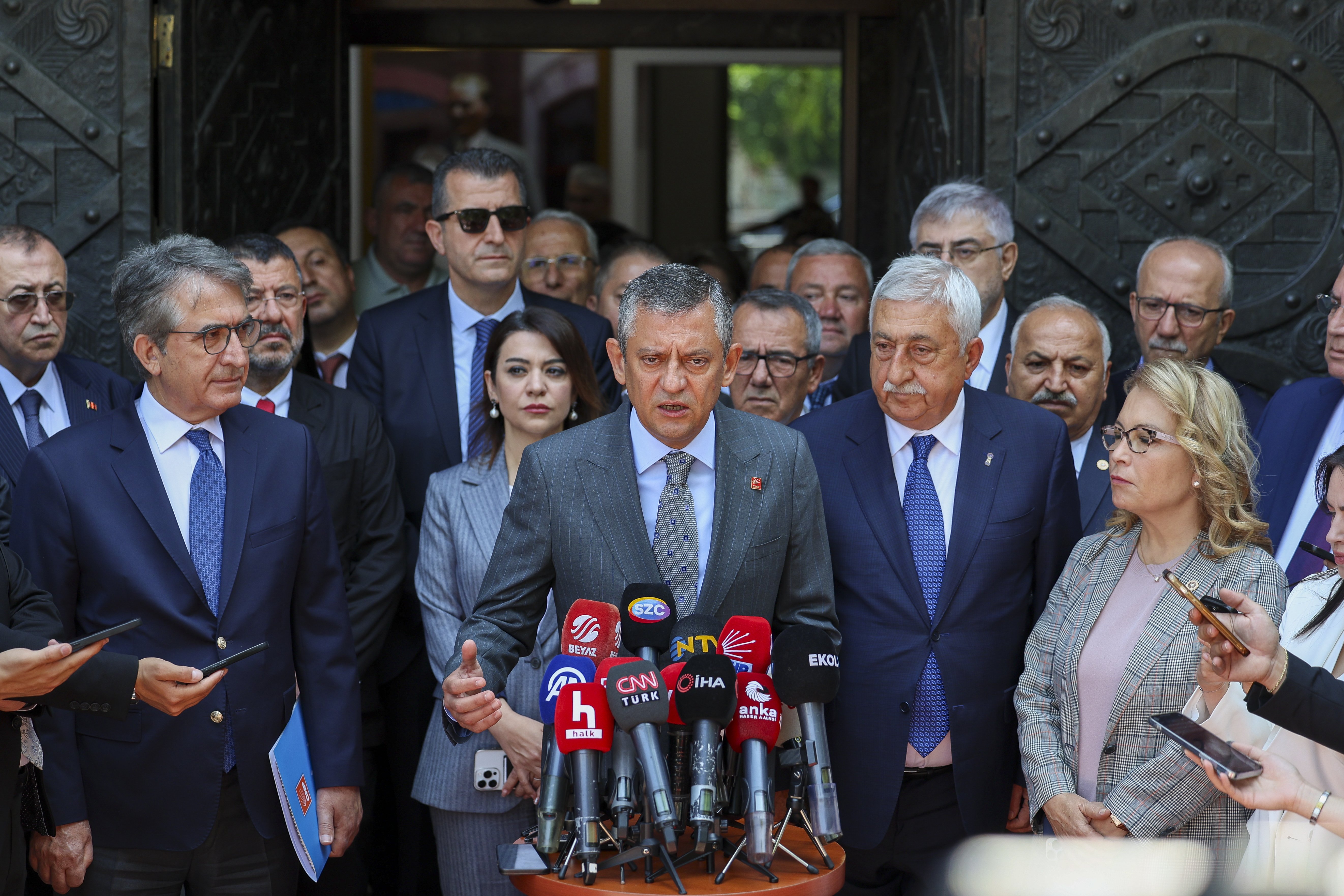 Özgür Özel Açıklama Yapıyor