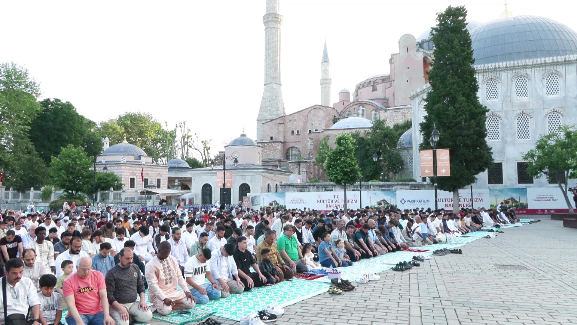 Ayasofya Bayram Namazı Kalabalığı