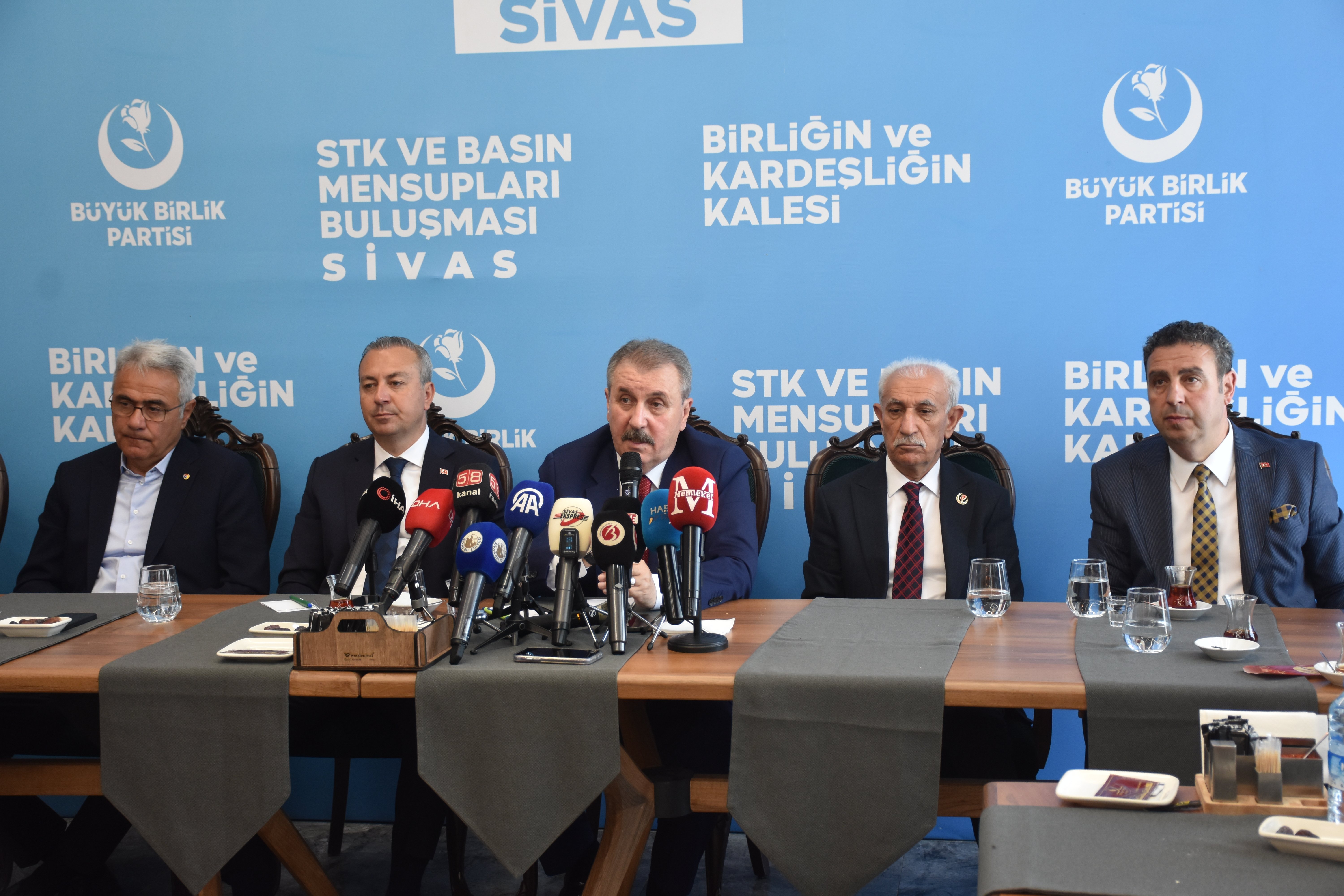 BBP Genel Başkanı Mustafa Destici STK temsilcileriyle