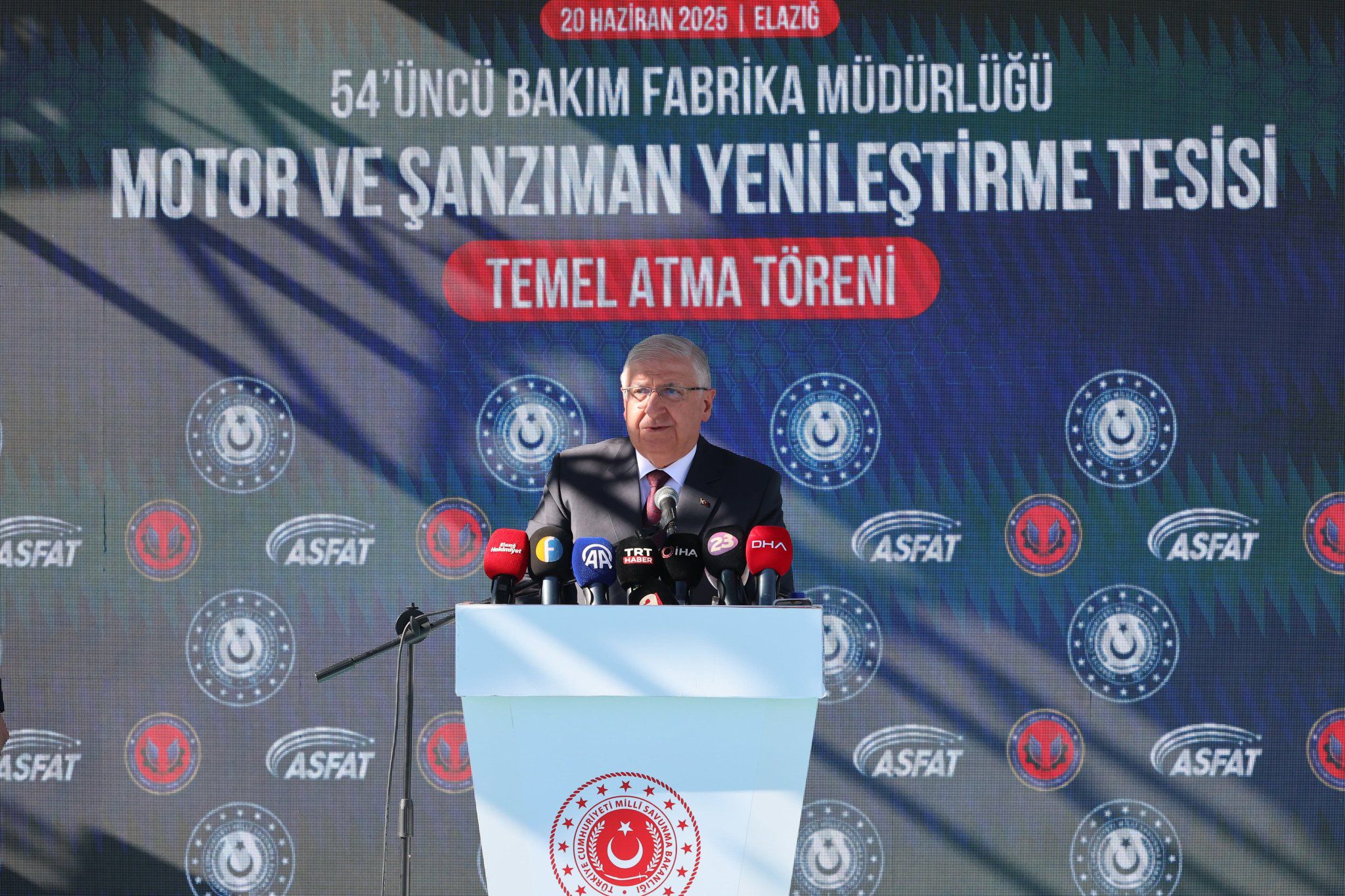 Milli Savunma Bakanı Yaşar Güler