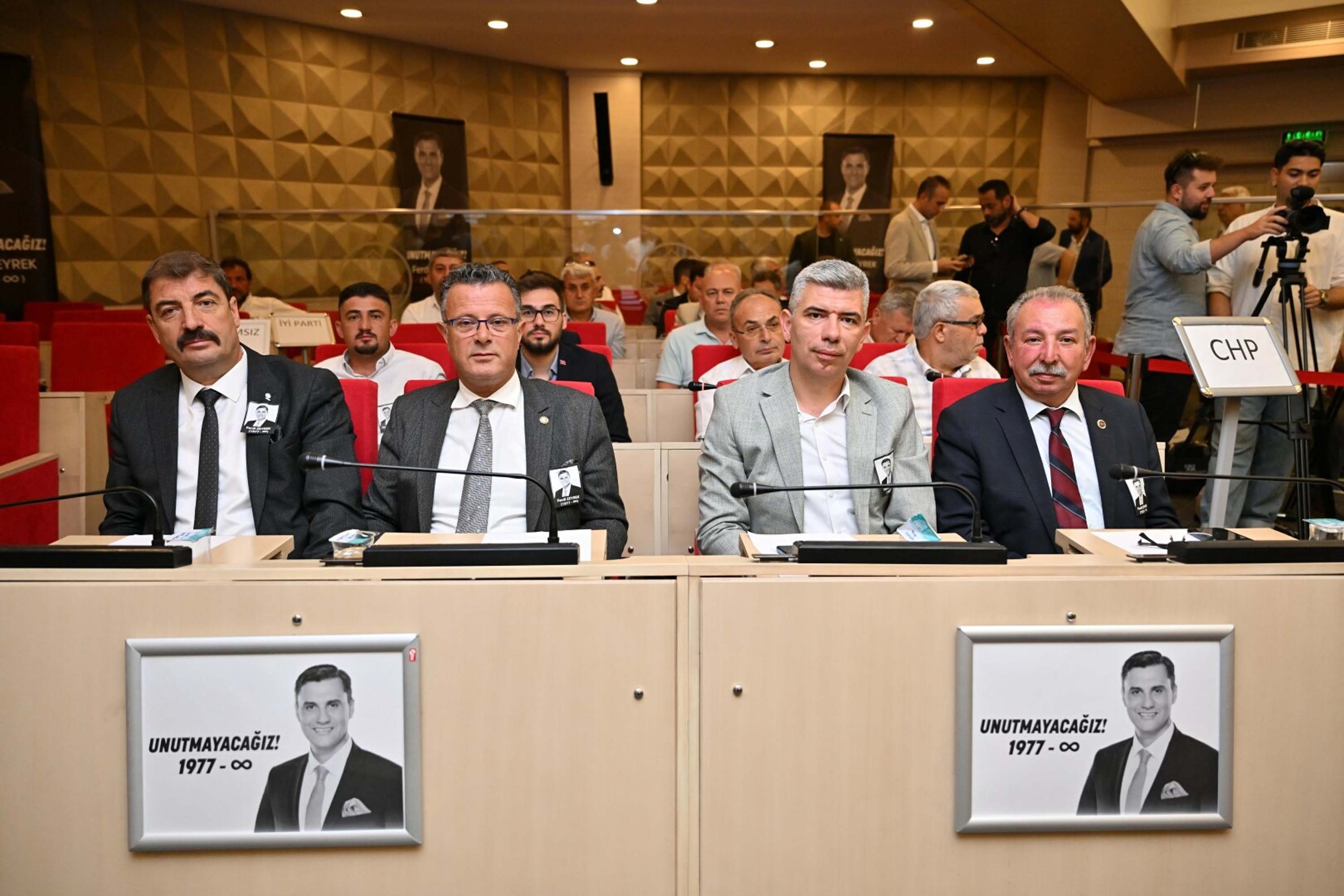 Besim Dutlulu konuşma yaparken