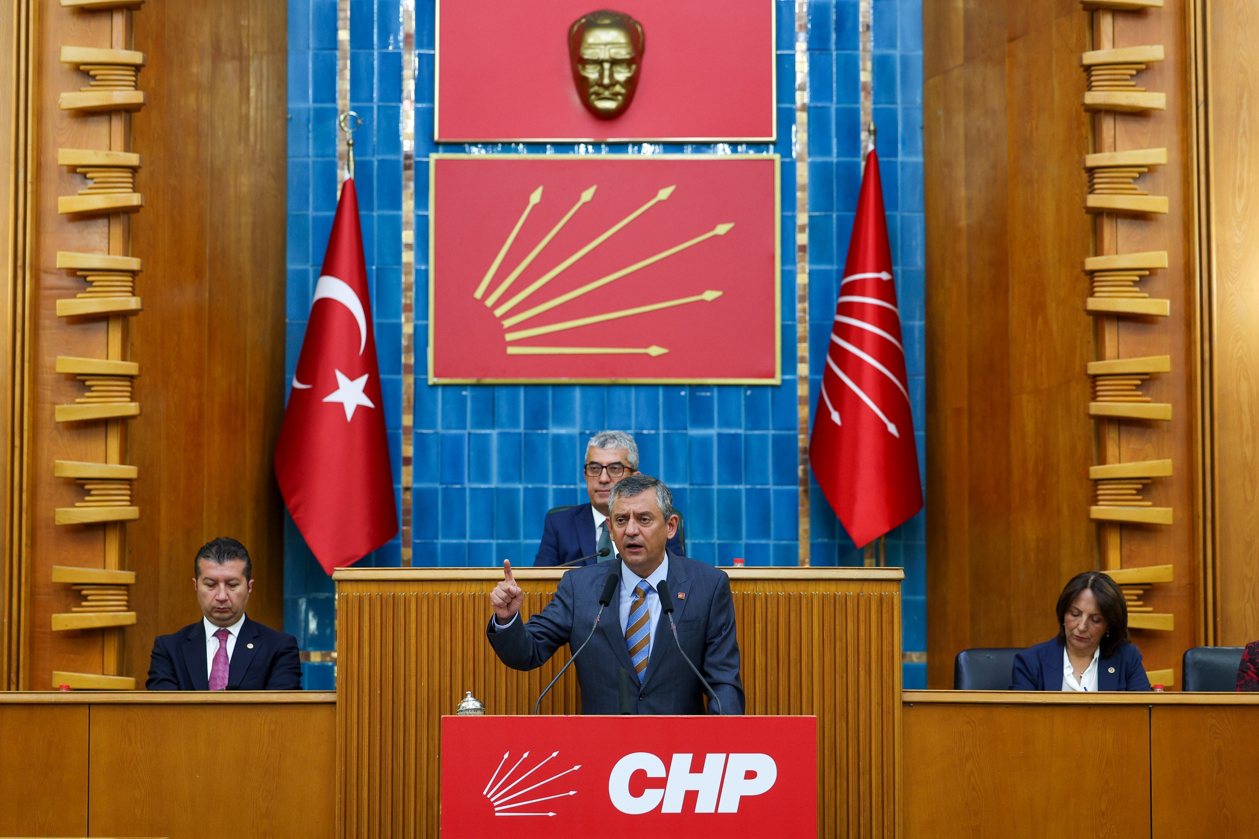 Özgür Özel CHP grup toplantısında konuşuyor