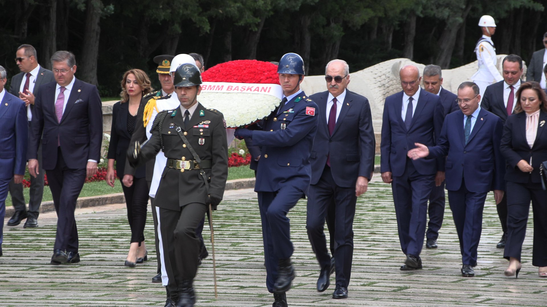 TBMM Başkanı Numan Kurtulmuş Anıtkabir ziyareti