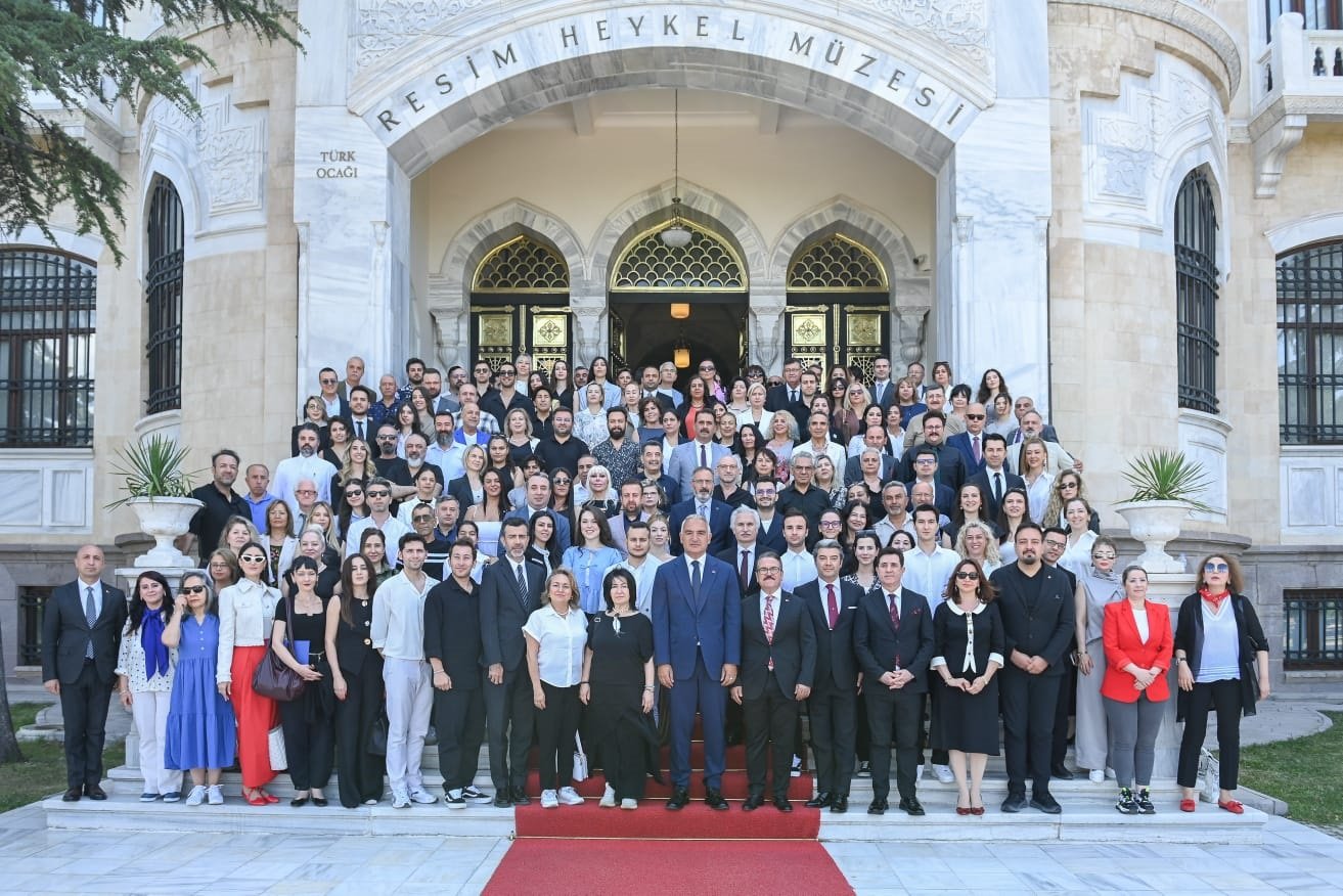 Bakan Mehmet Nuri Ersoy
