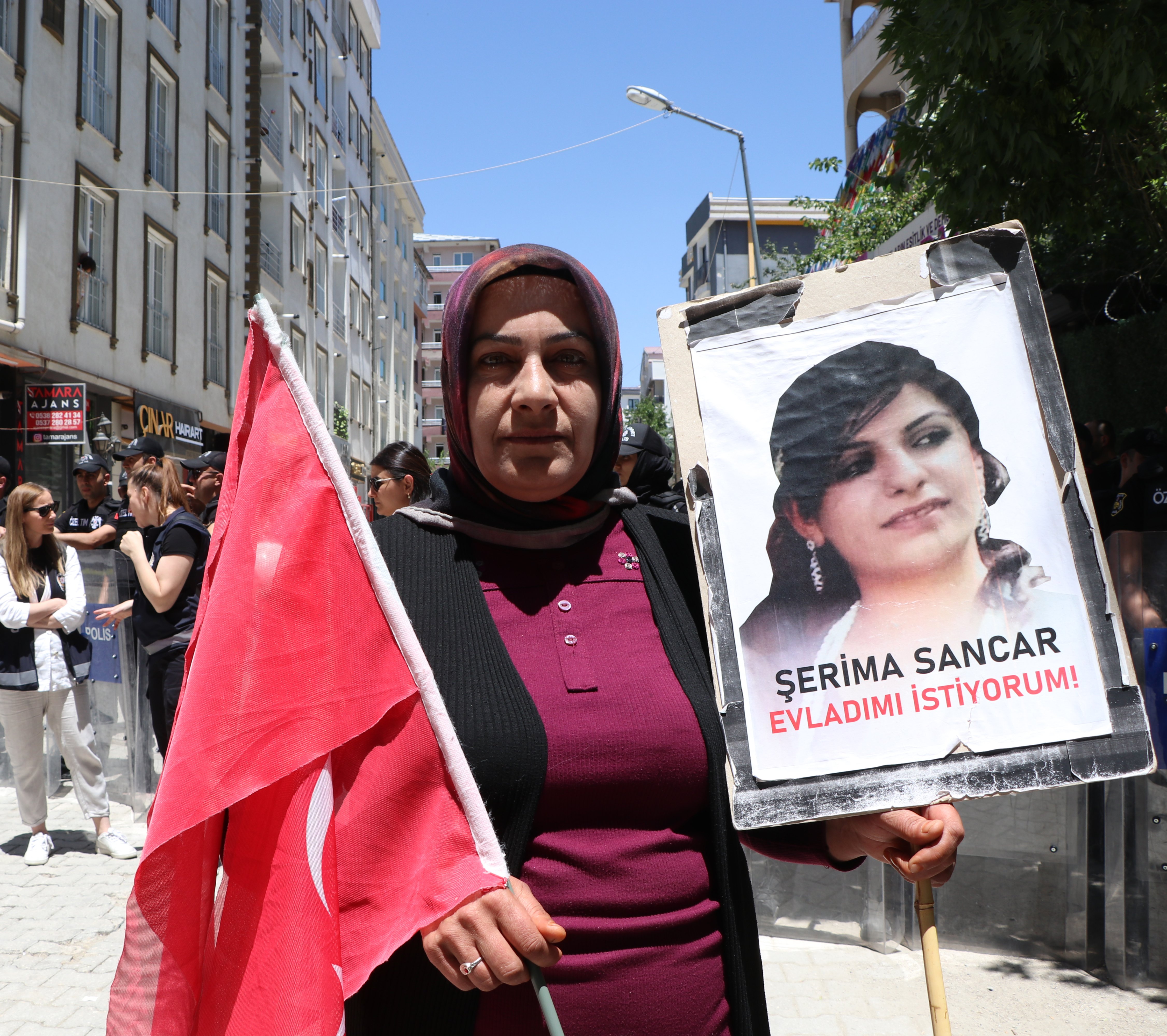 Nazlı Sancar açıklama yapıyor