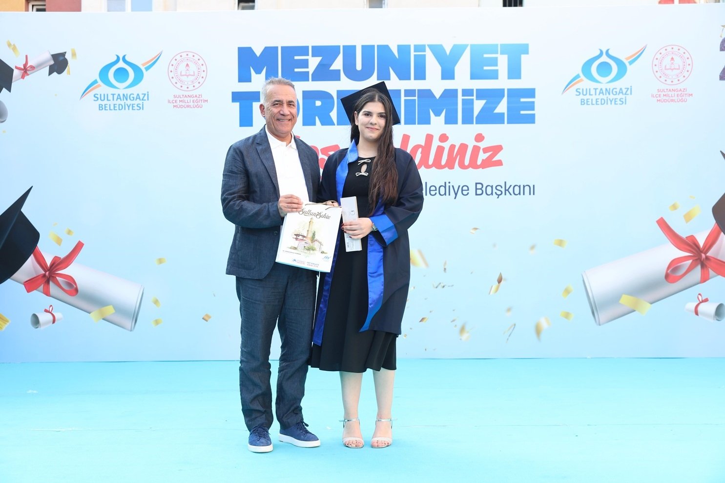 Mezuniyet töreni kep atma anı