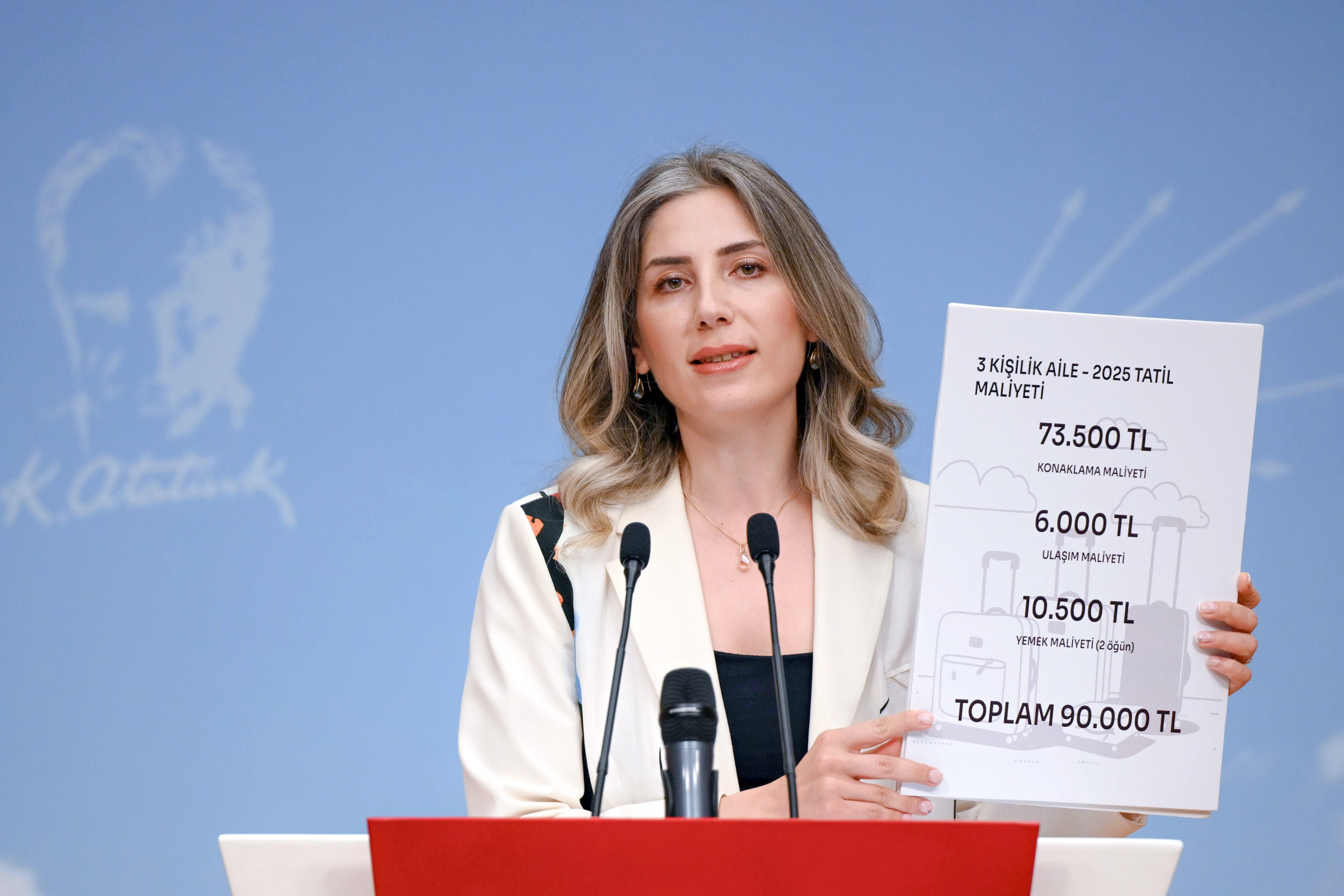 CHP Genel Başkan Yardımcısı Gülşah Deniz Atalar basın toplantısında