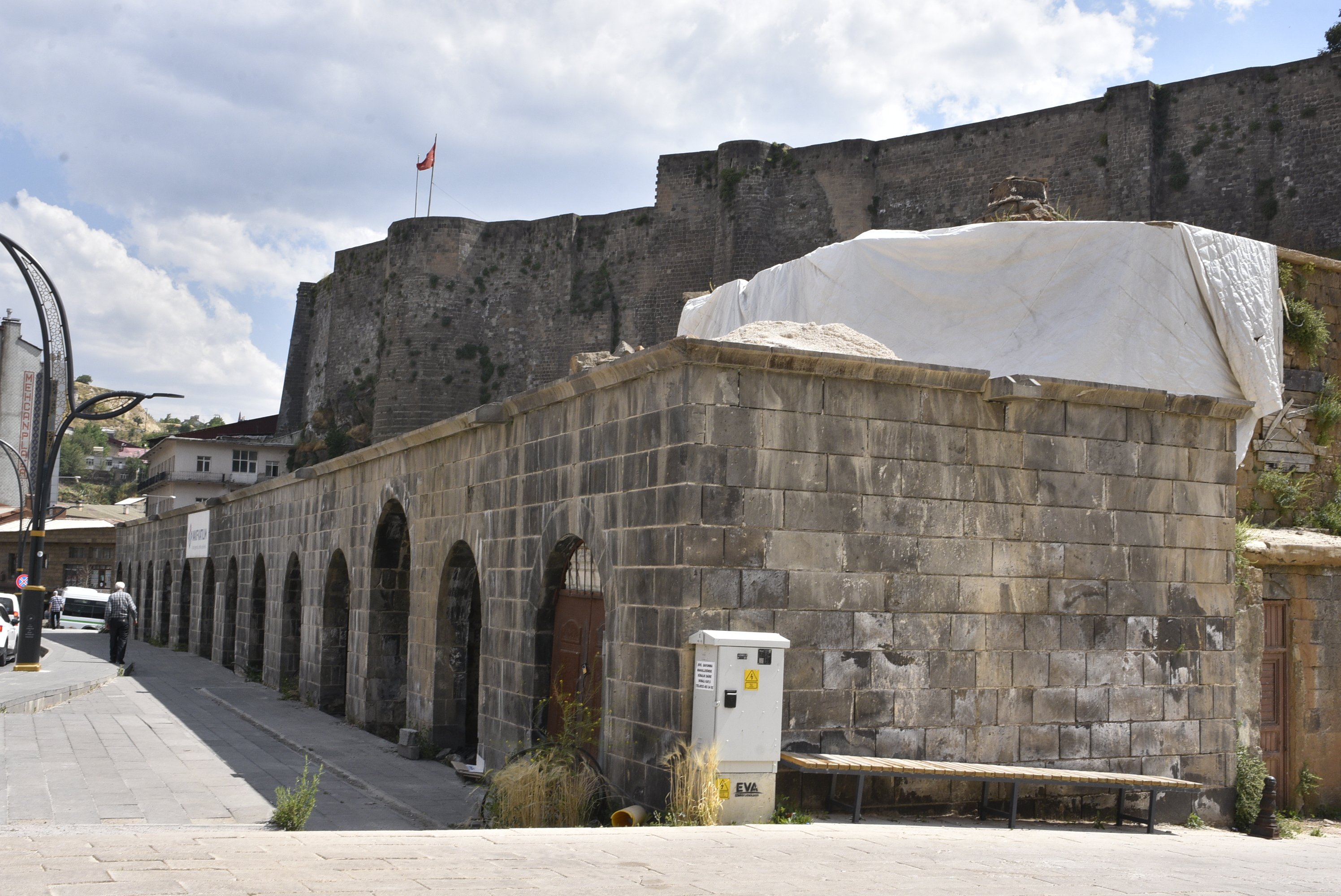 Hz. Veysel Karani Cami ve Türbesi
