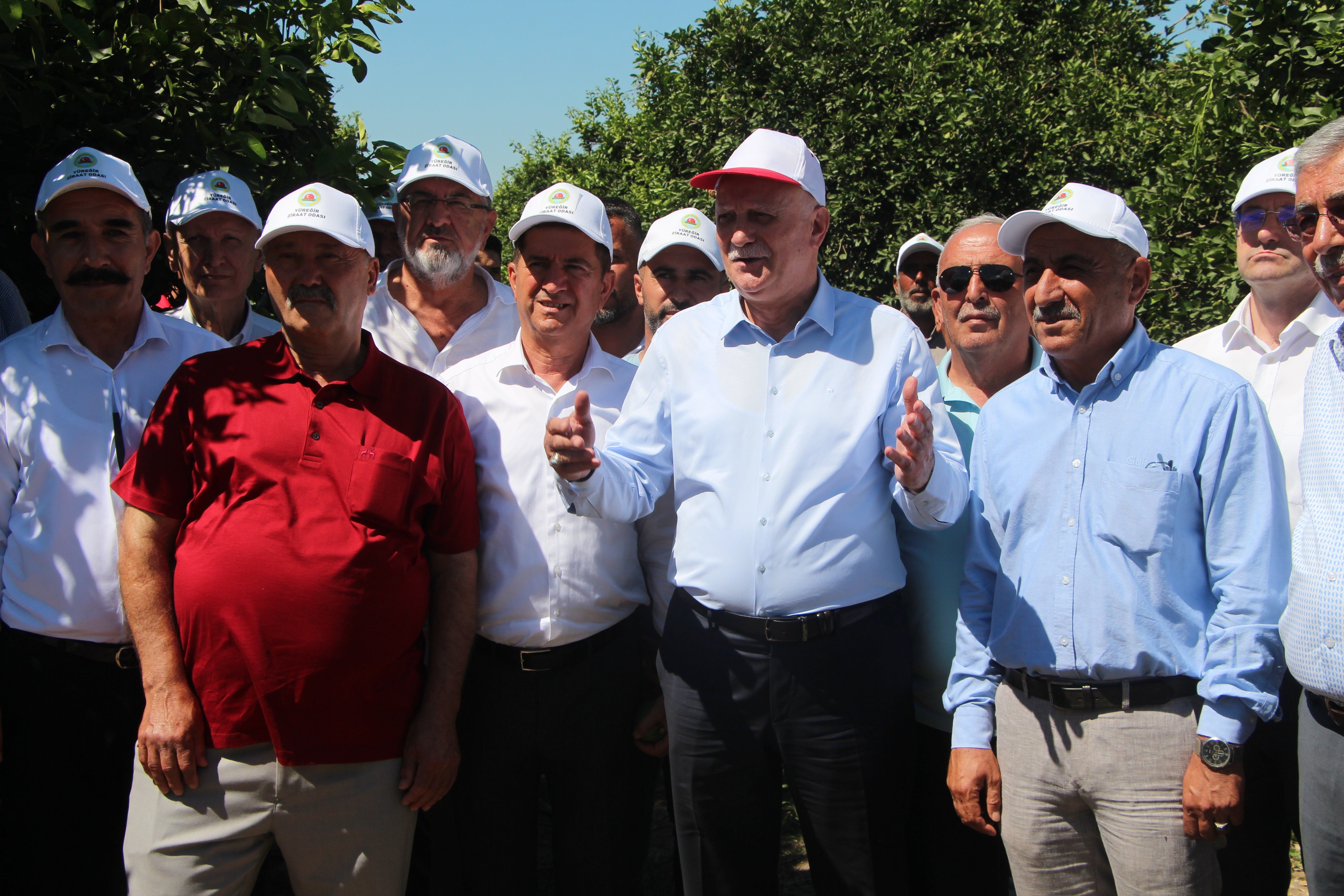 Şemsi Bayraktar çiftçilerle buluştu
