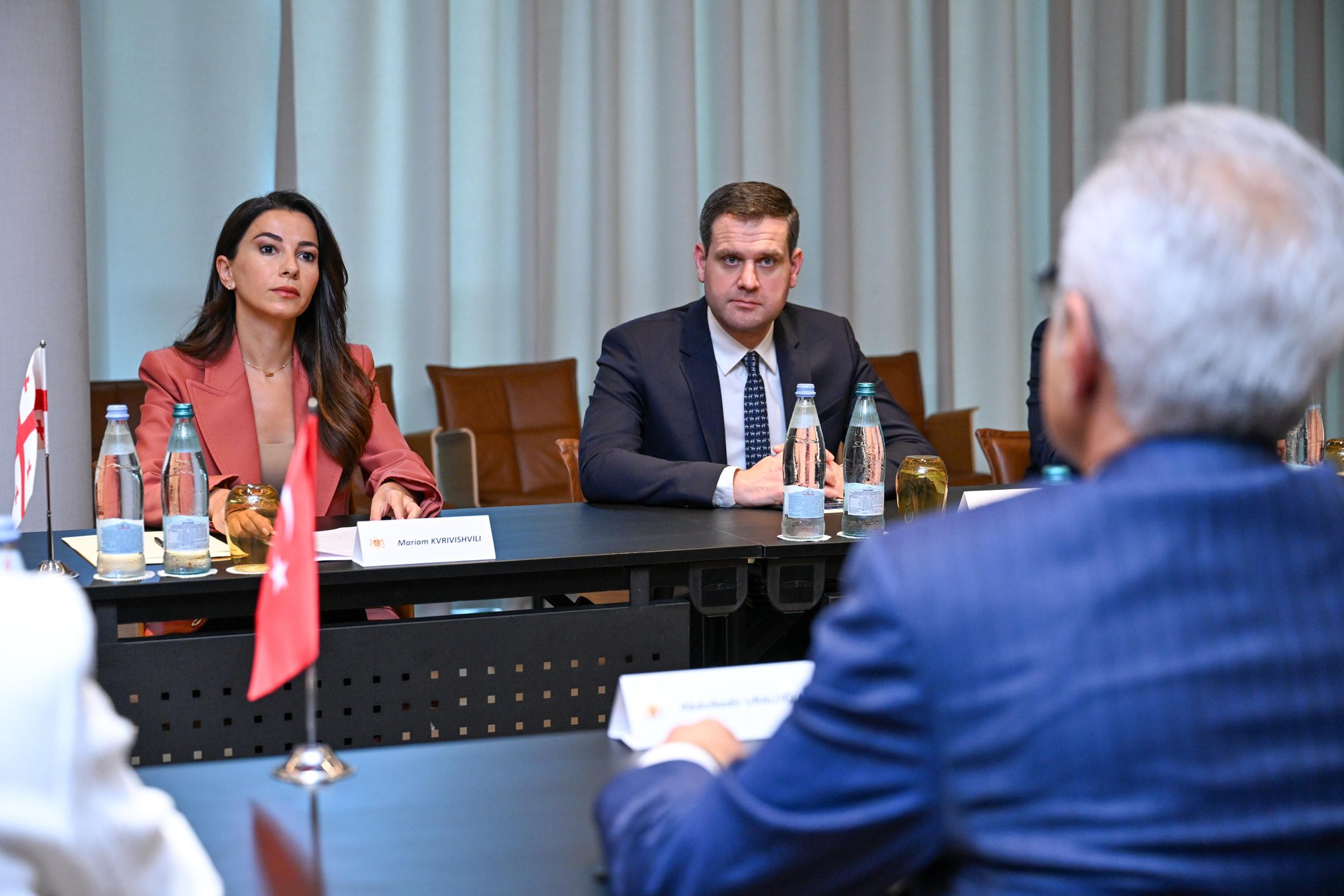 Bakan Uraloğlu ve Bakan Kvrivishvili görüşmesi