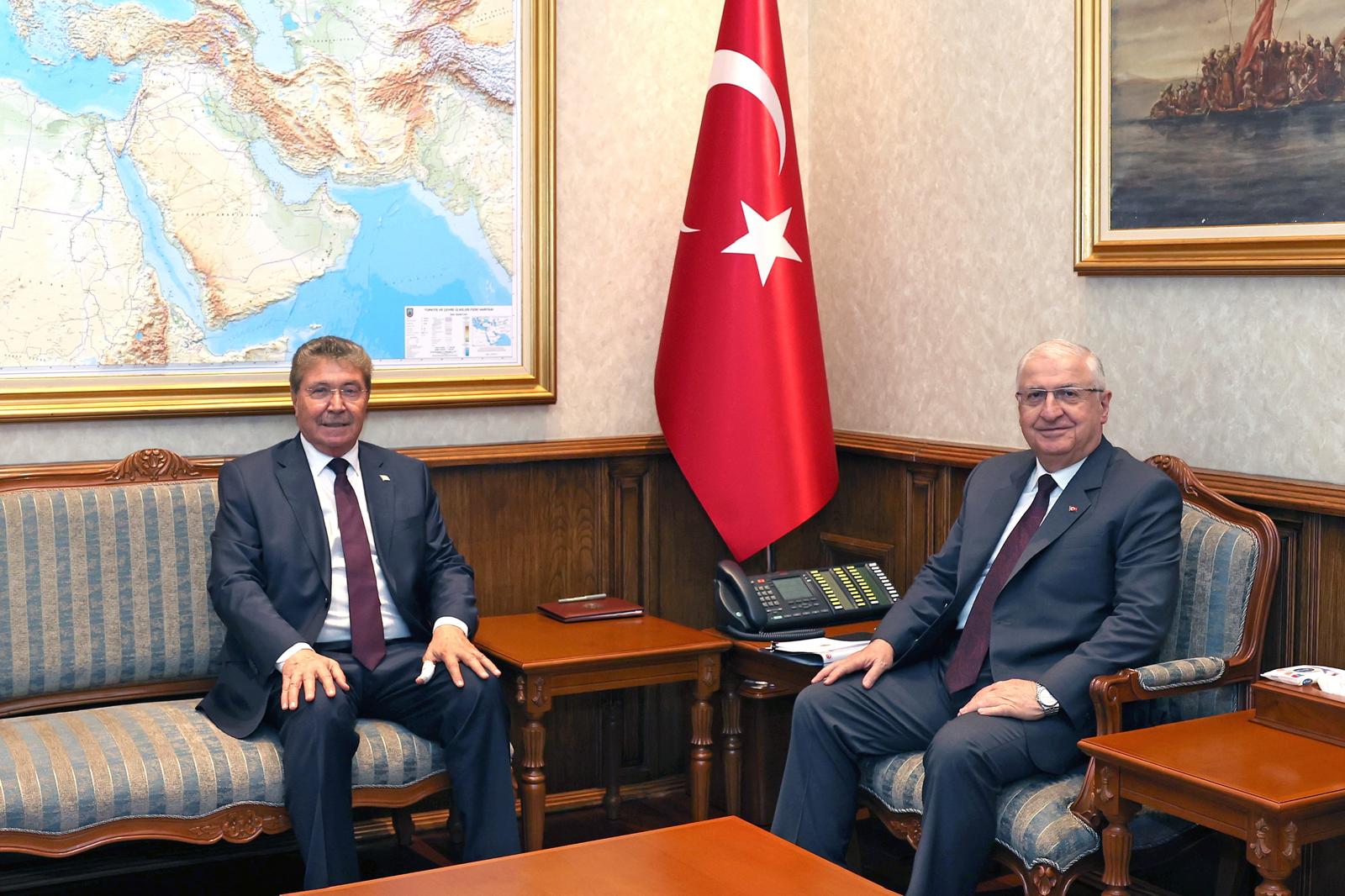 Milli Savunma Bakanı Yaşar Güler ve KKTC Başbakanı Ünal Üstel