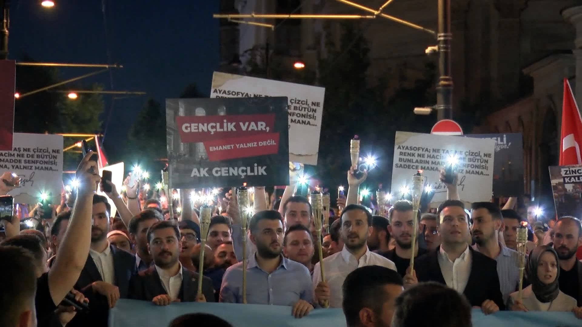 Ayasofya Yürüyüşü Katılımcıları