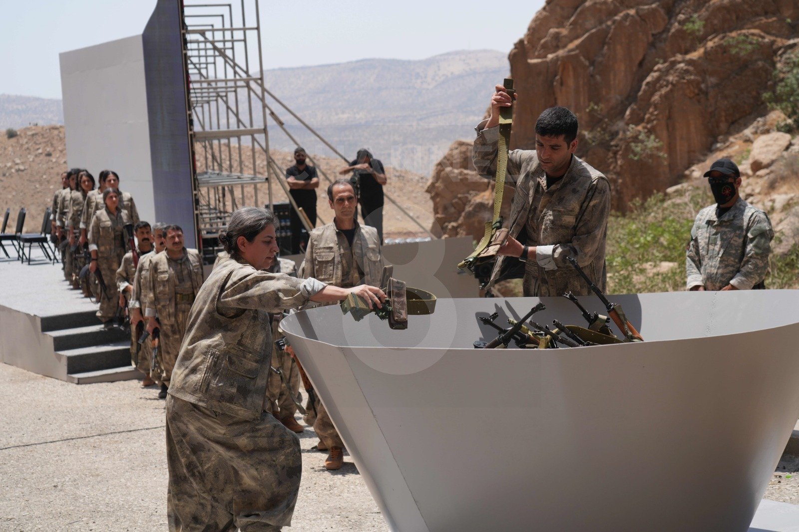 PKK silah bırakma töreni