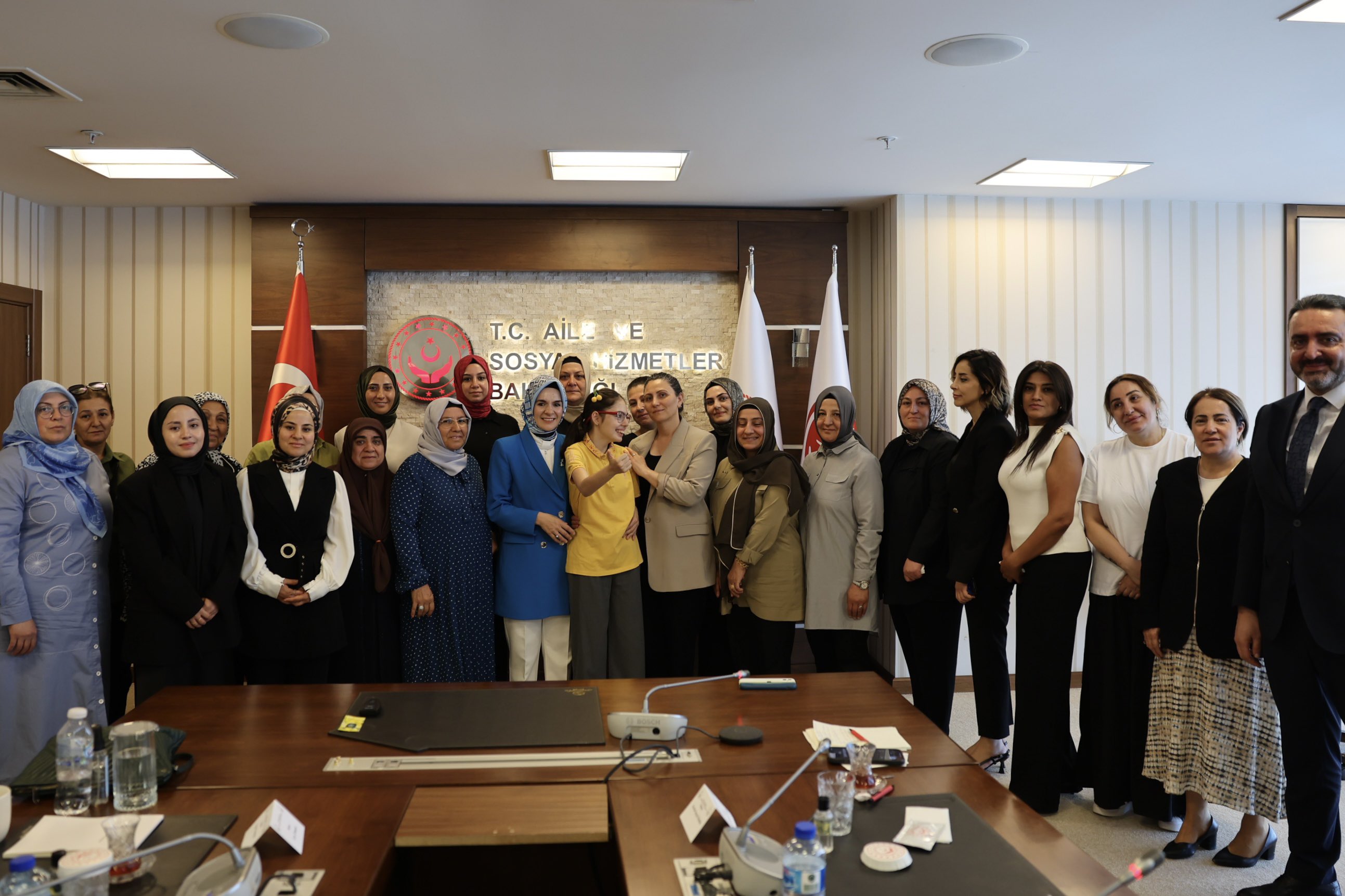 Şehit eşleriyle duygusal buluşma