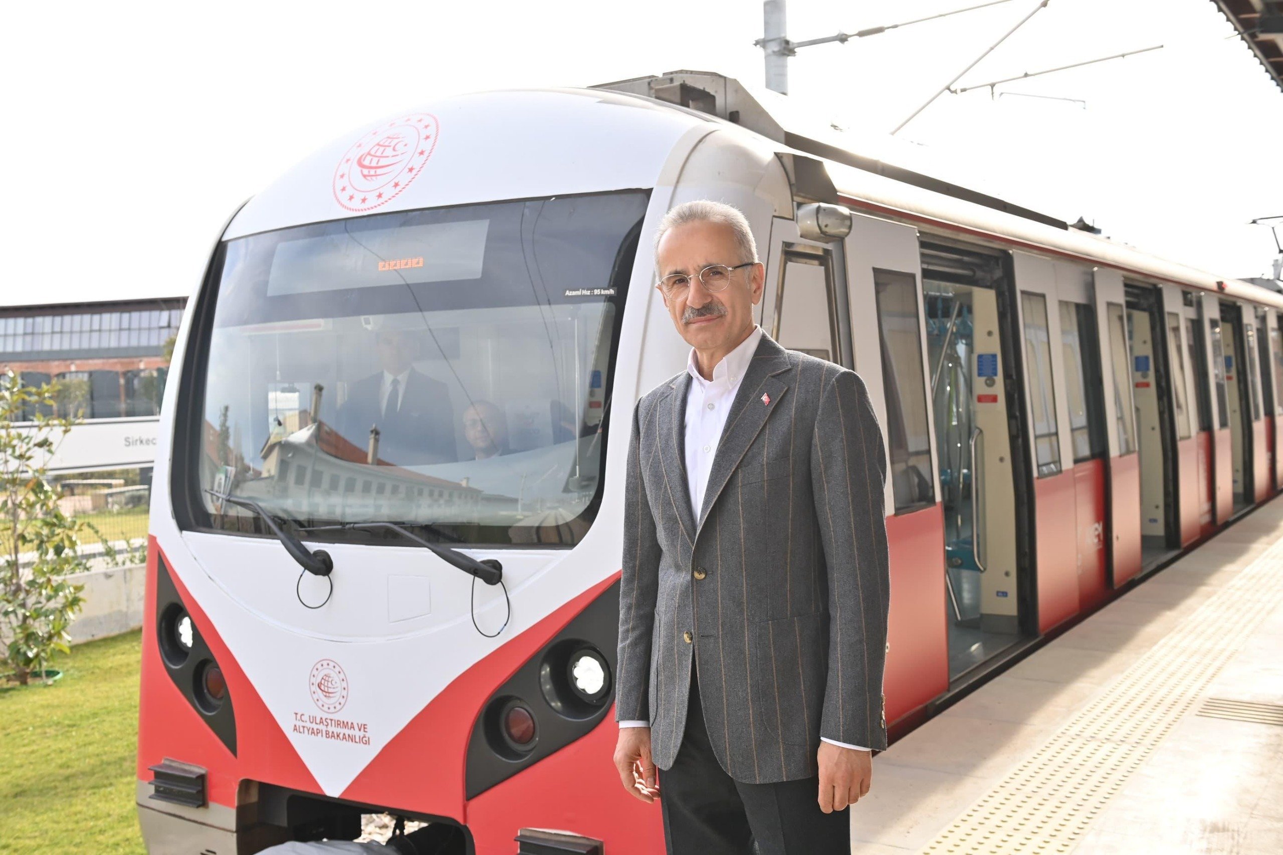Ulaştırma ve Altyapı Bakanı Abdulkadir Uraloğlu