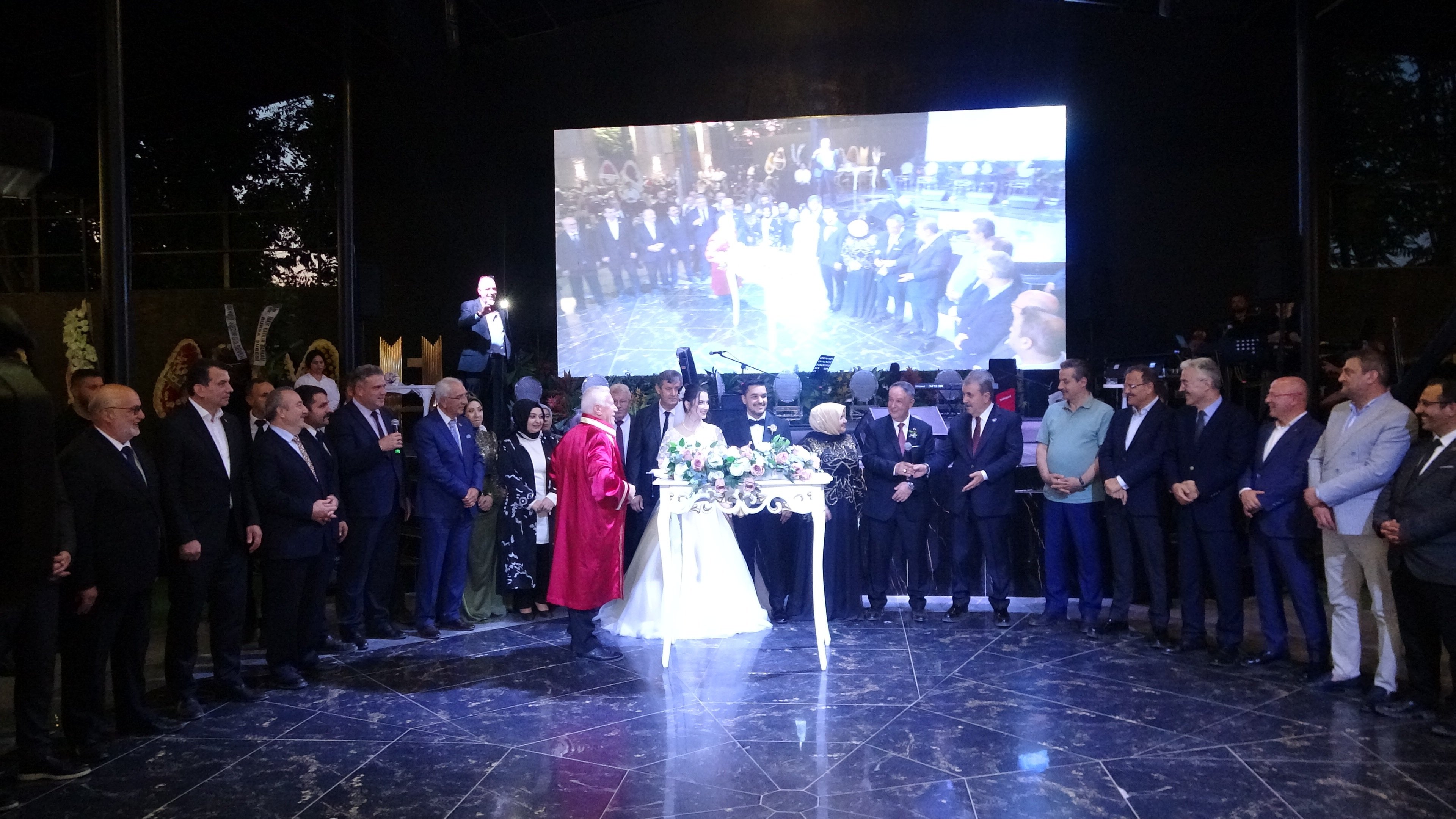 BBP Genel Başkanı Mustafa Destici Türkü Söylüyor