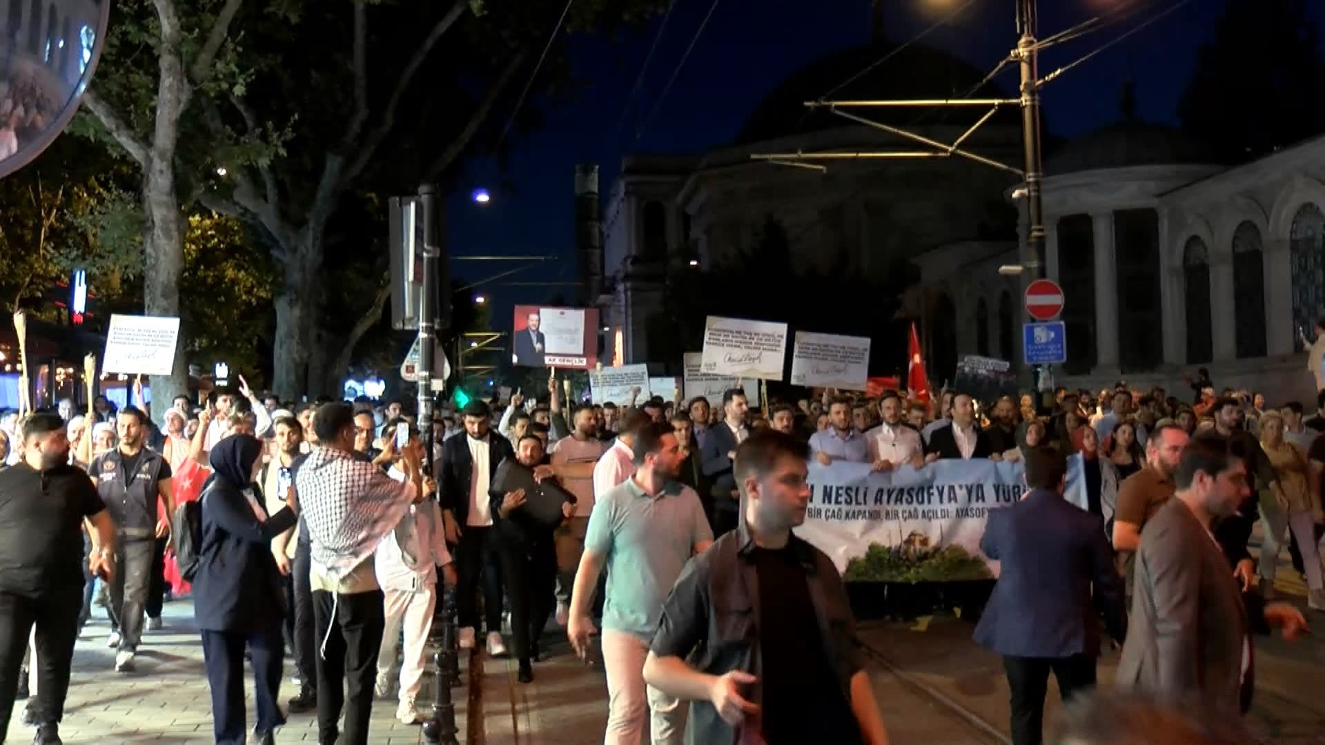 AK Parti Gençlik Kolları Ayasofya Yürüyüşü