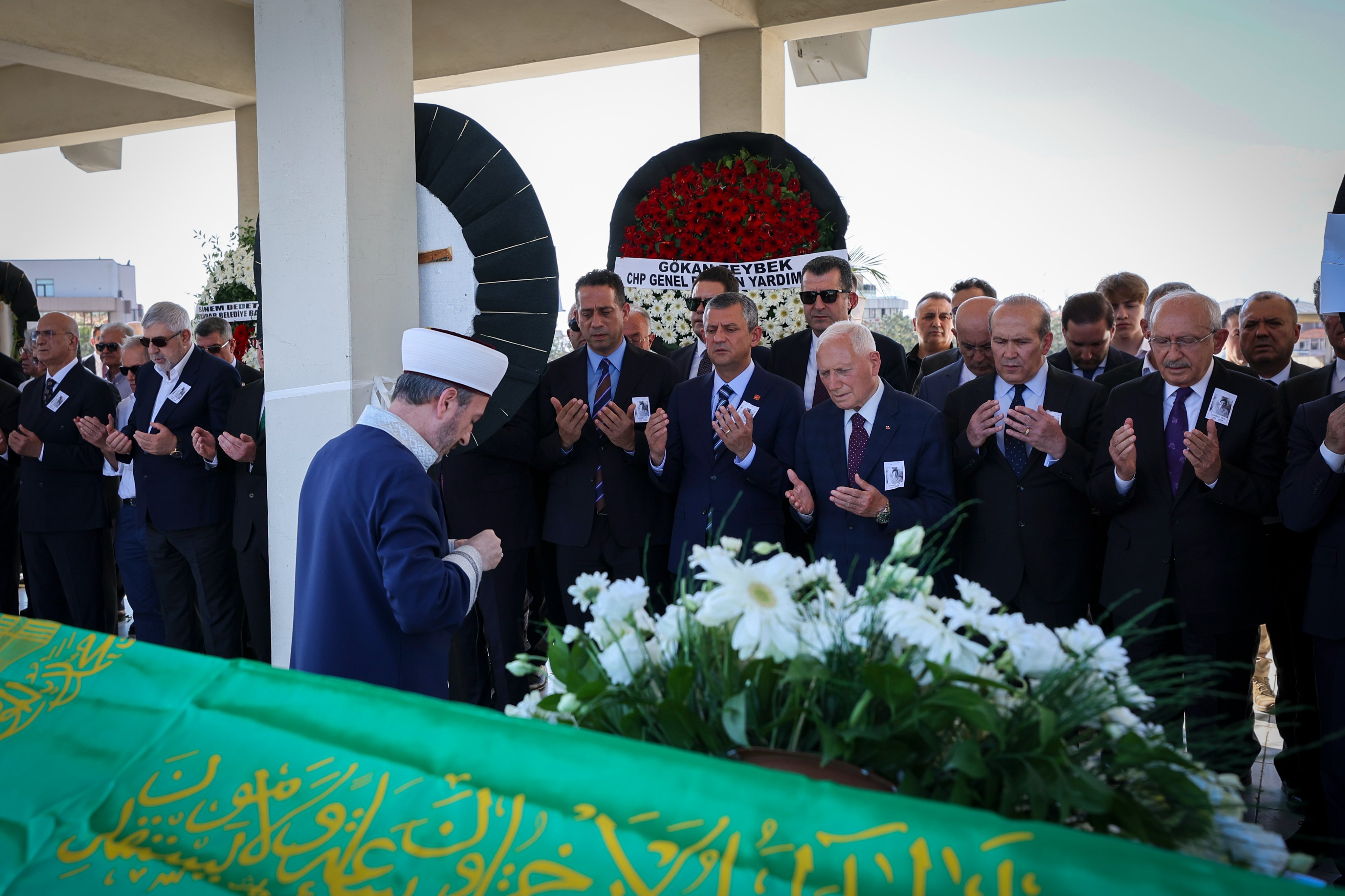 Özgür Özel ve Kemal Kılıçdaroğlu cenaze töreninde
