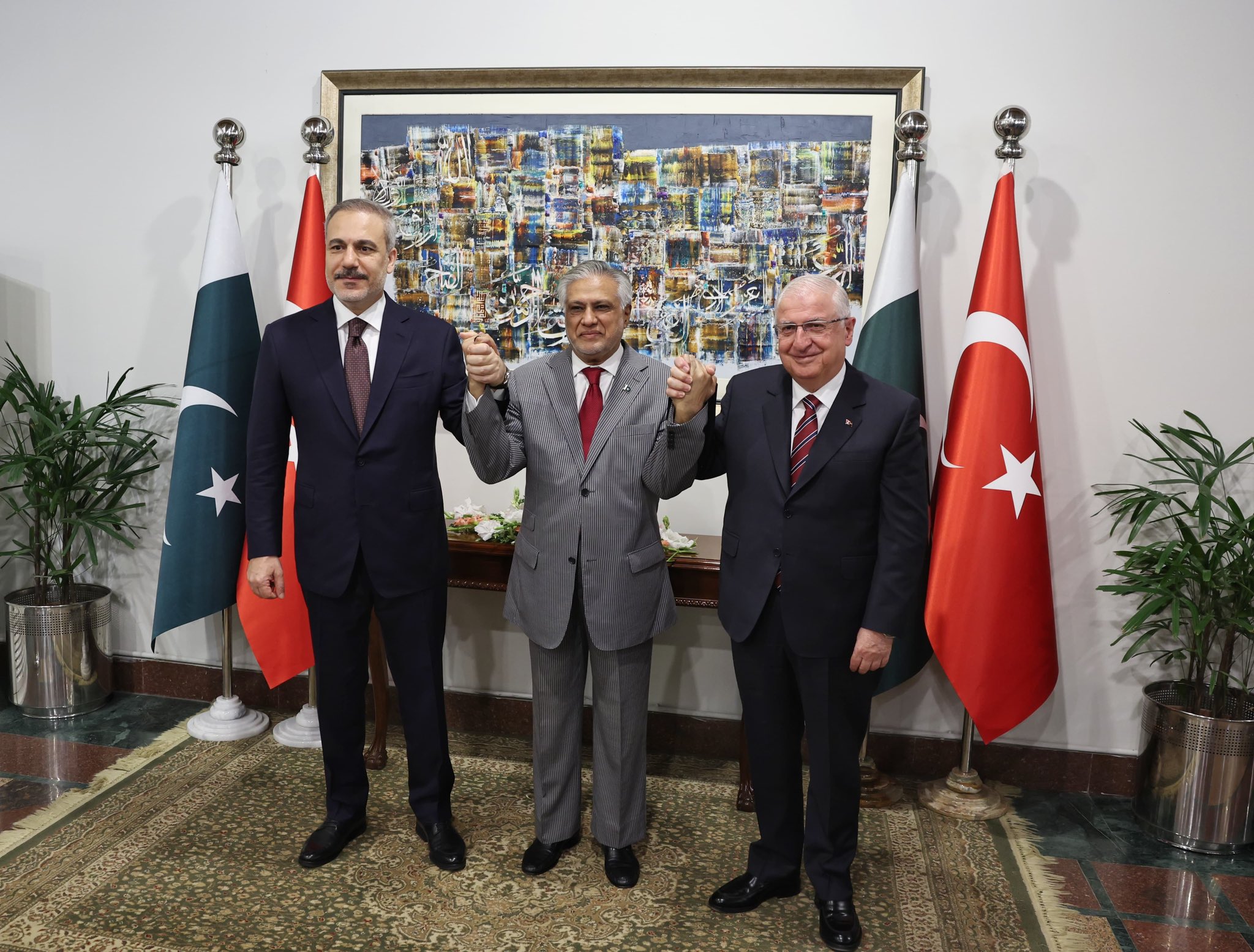 Türk ve Pakistanlı bakanların görüşmesi