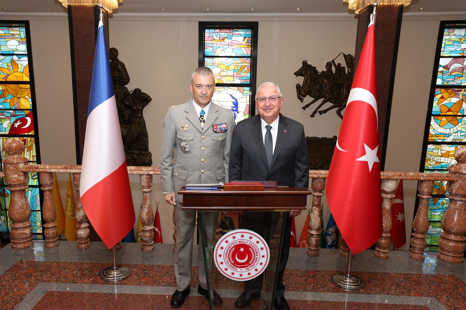 Türk ve Fransız askeri yetkilileri görüşmesi