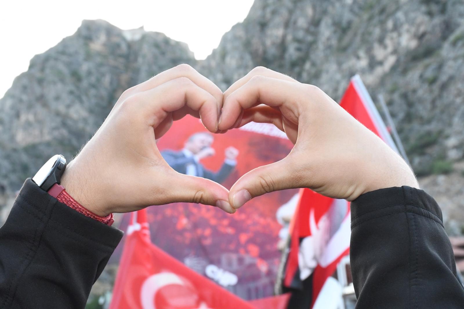 Özgür Özel Konuşma Yapıyor