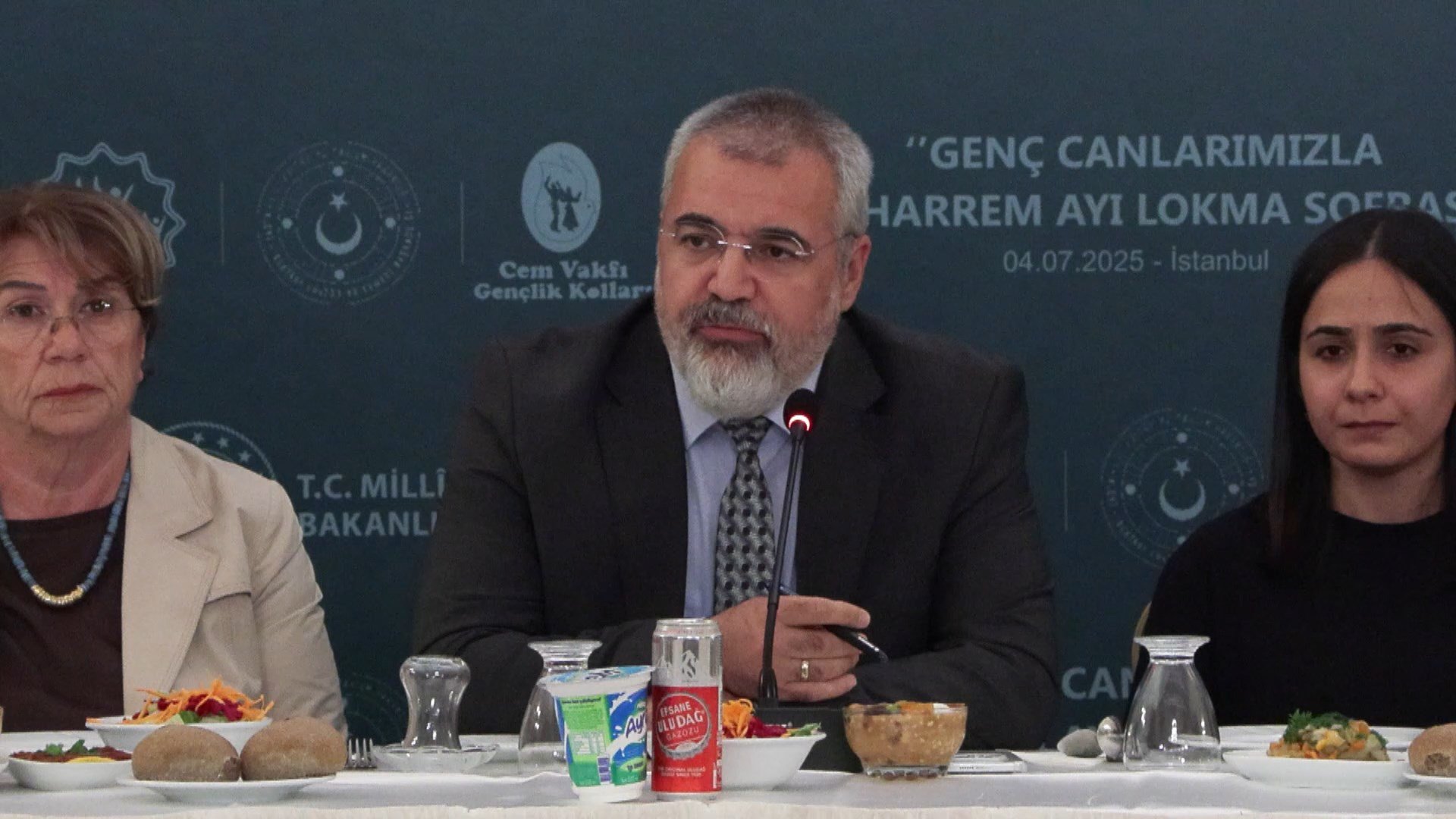 Milli Eğitim Bakanı Yusuf Tekin konuşma yapıyor