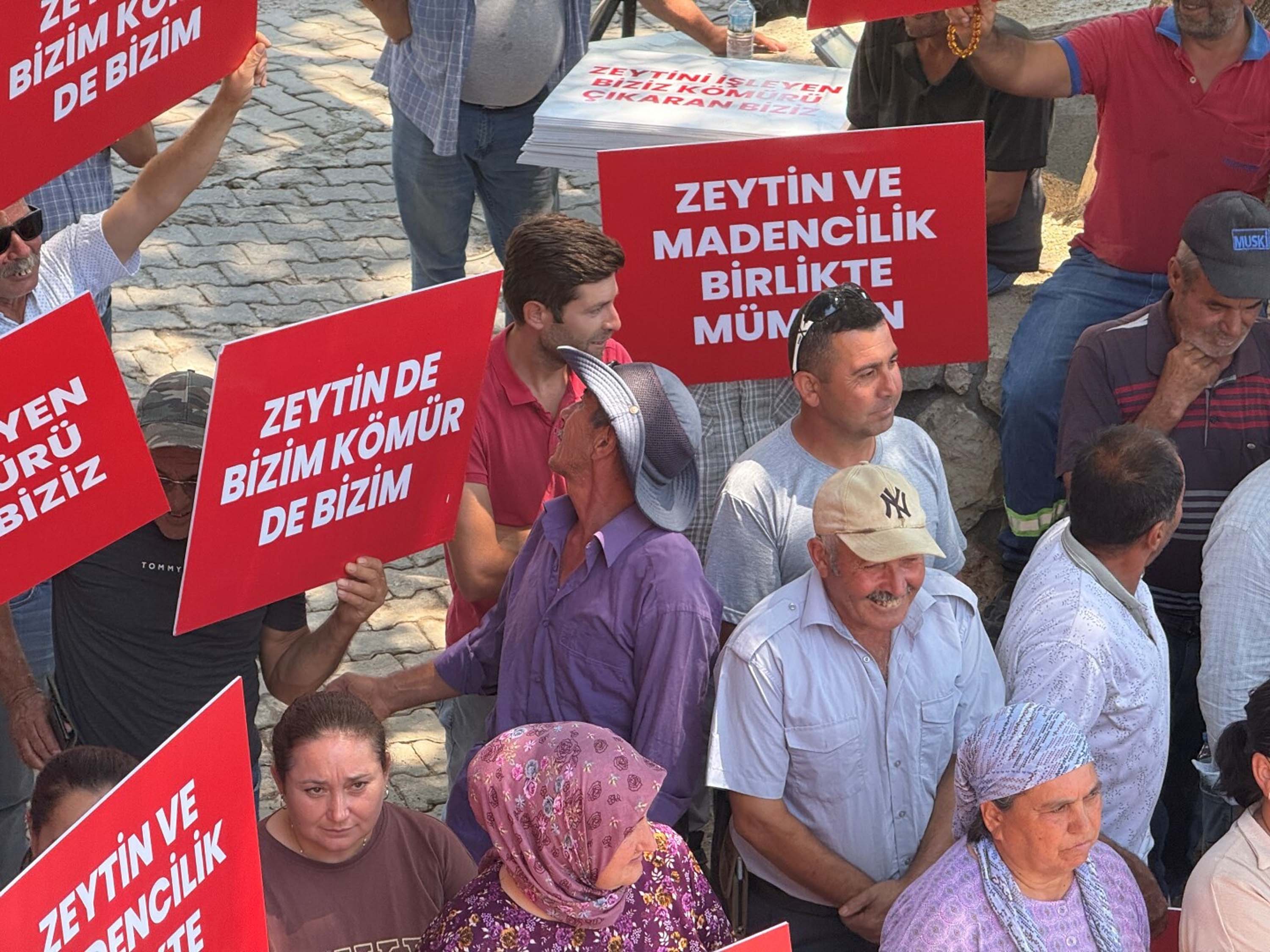 Milas halkı zeytin ve madencilik pankartı