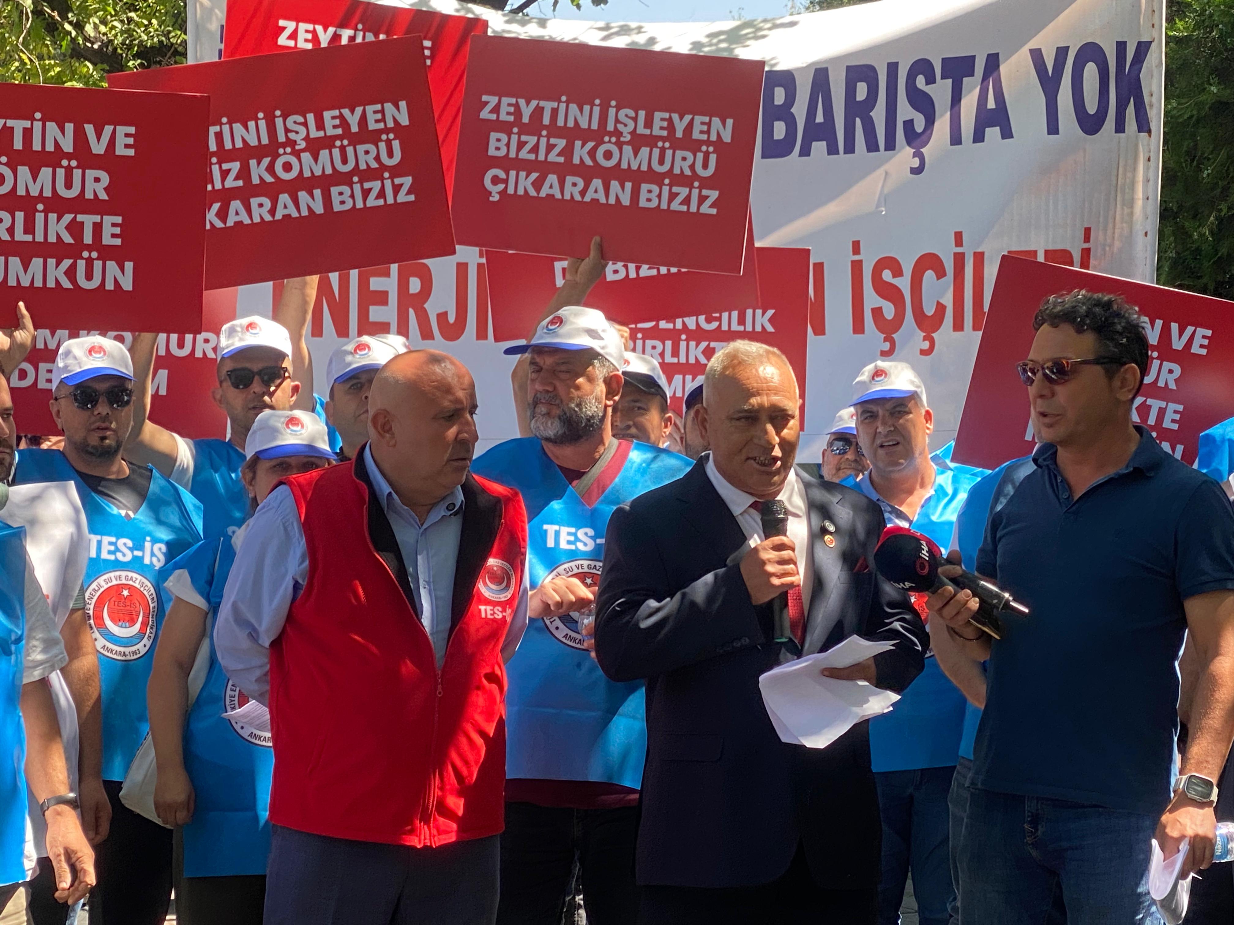 Dursun Uysal konuşma yapıyor