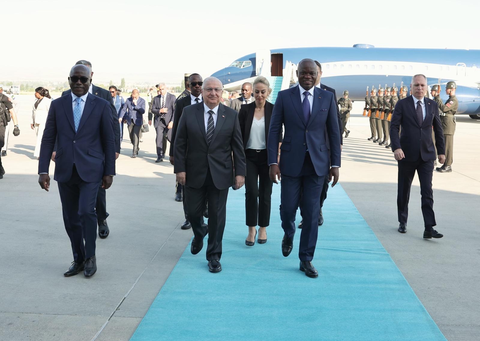 Milli Savunma Bakanı Güler Gabon Cumhurbaşkanını karşılıyor