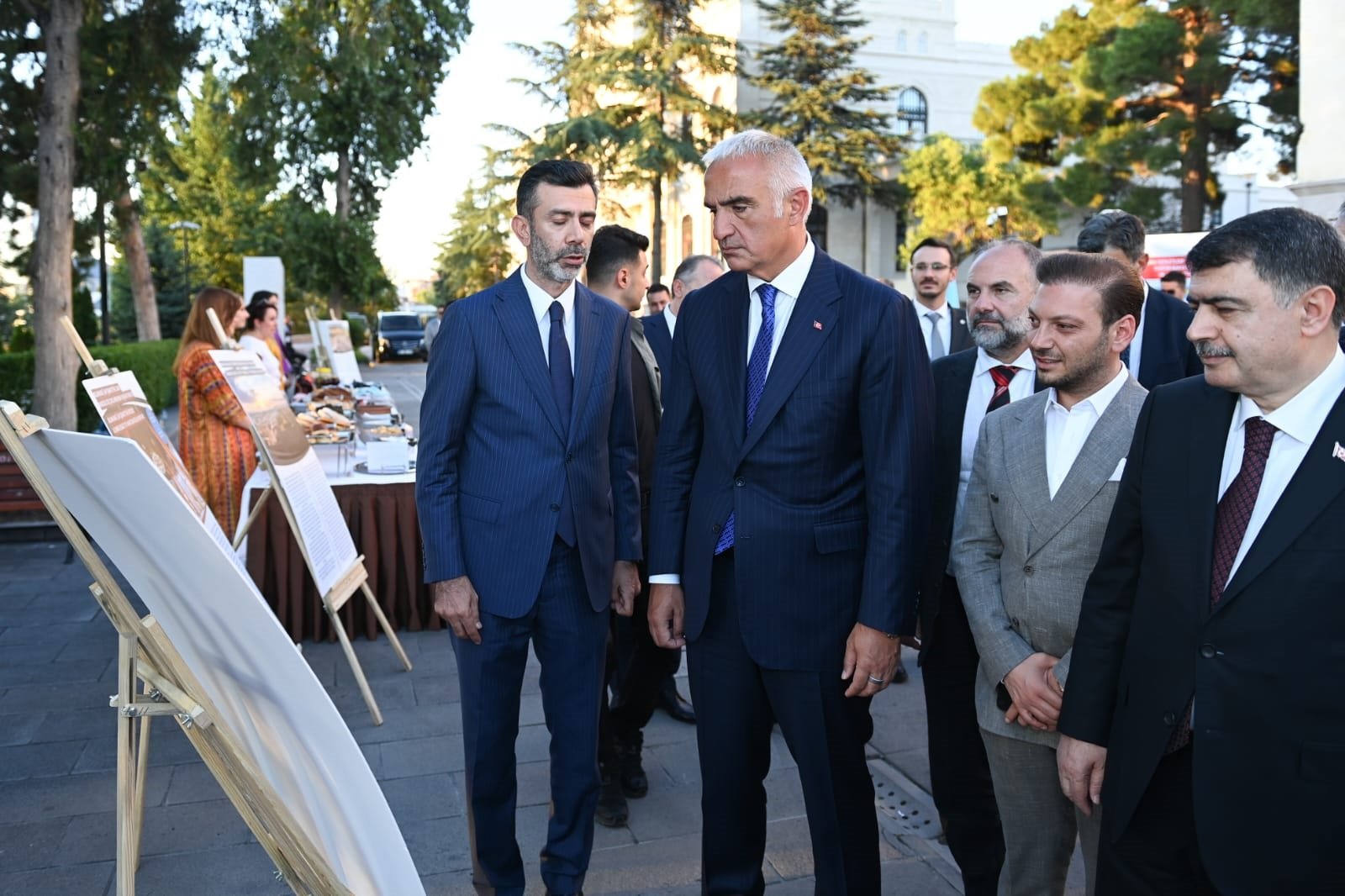 Bakan Mehmet Nuri Ersoy