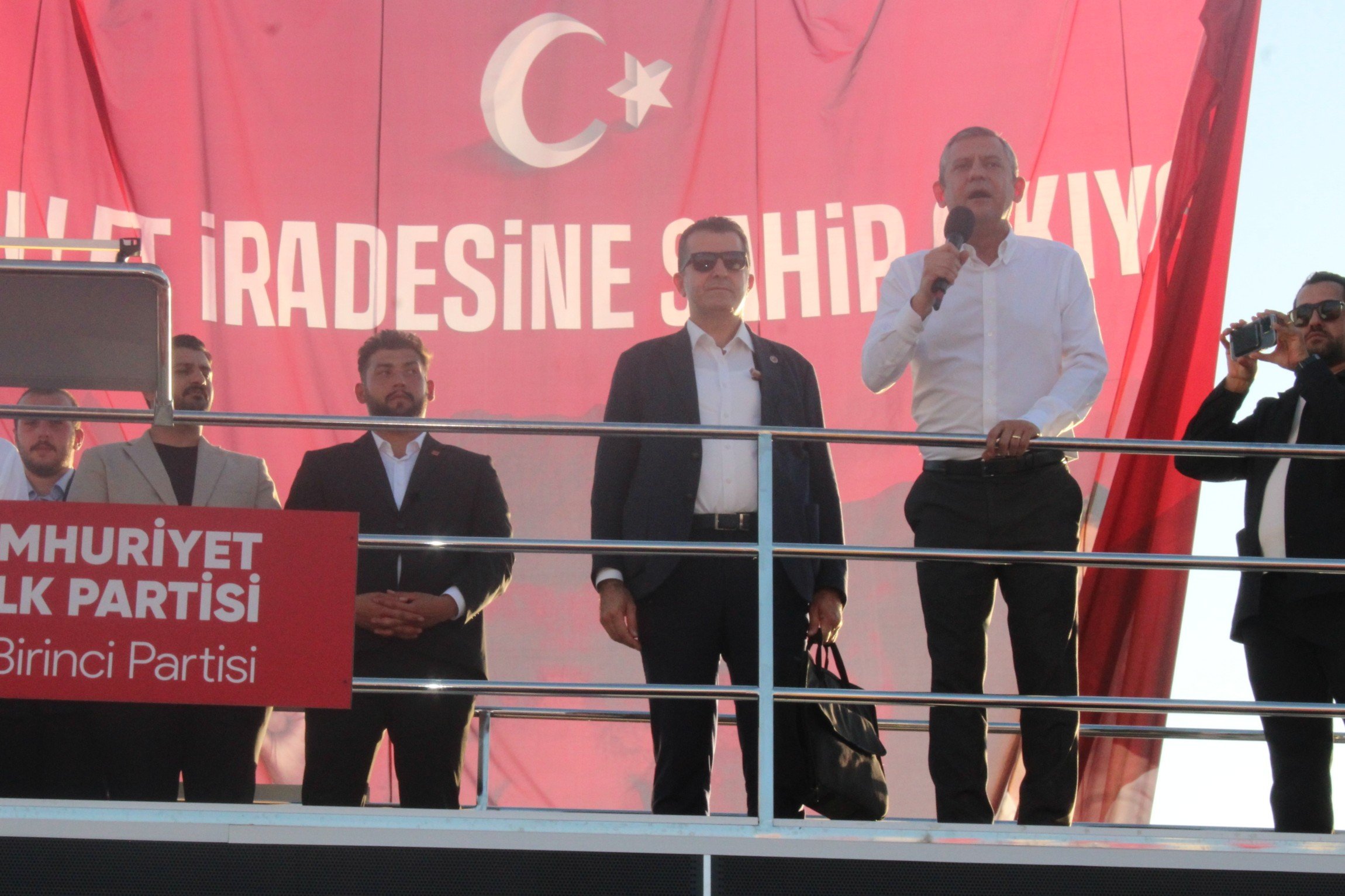 Özgür Özel Kalabalık