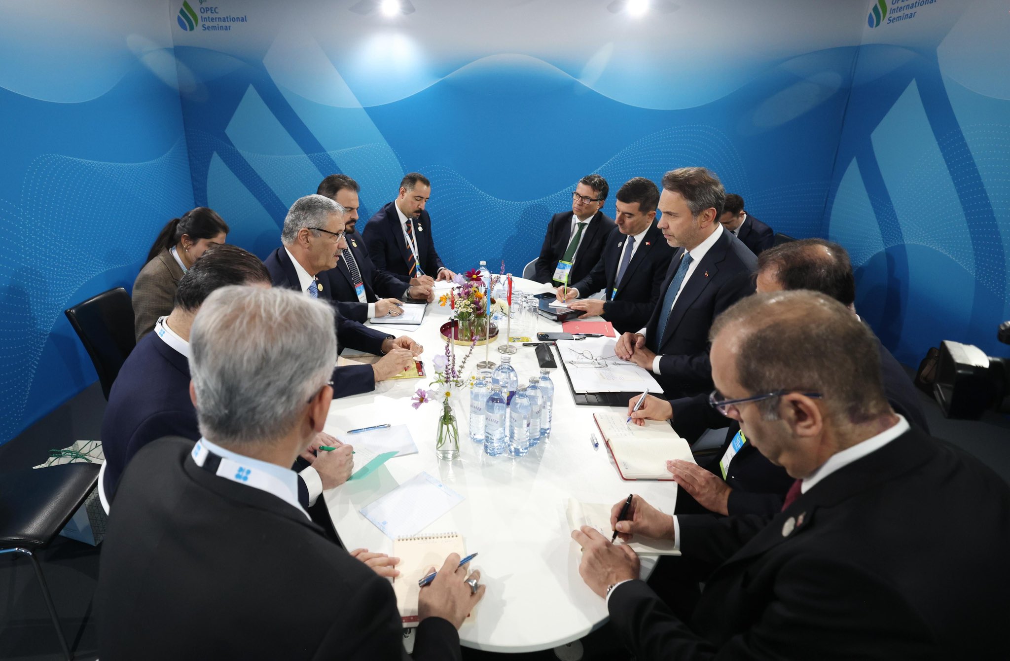 Bakan Bayraktar Irak Petrol Bakanı ile görüşüyor