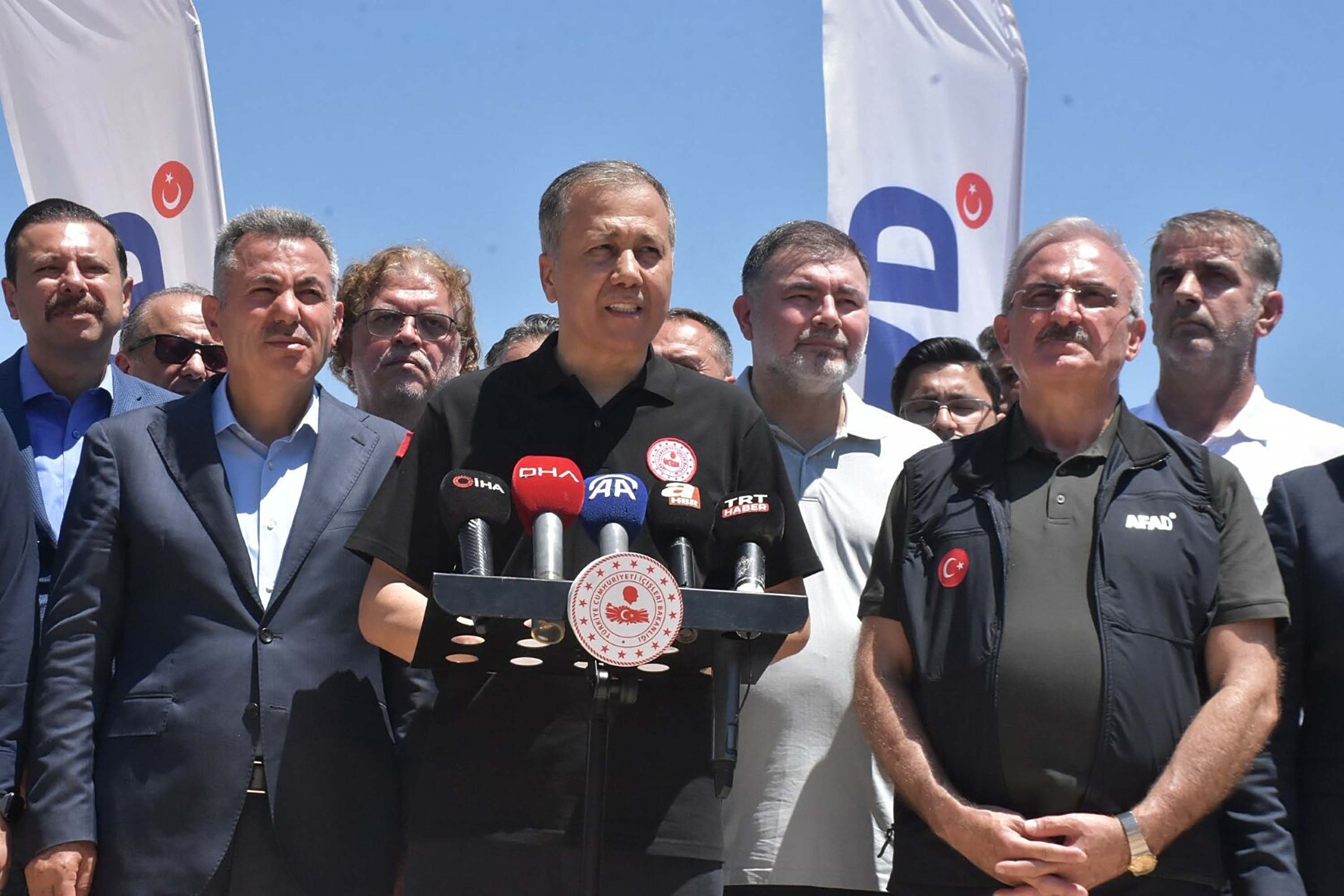 Bakan Yerlikaya İzmir Orman Yangını