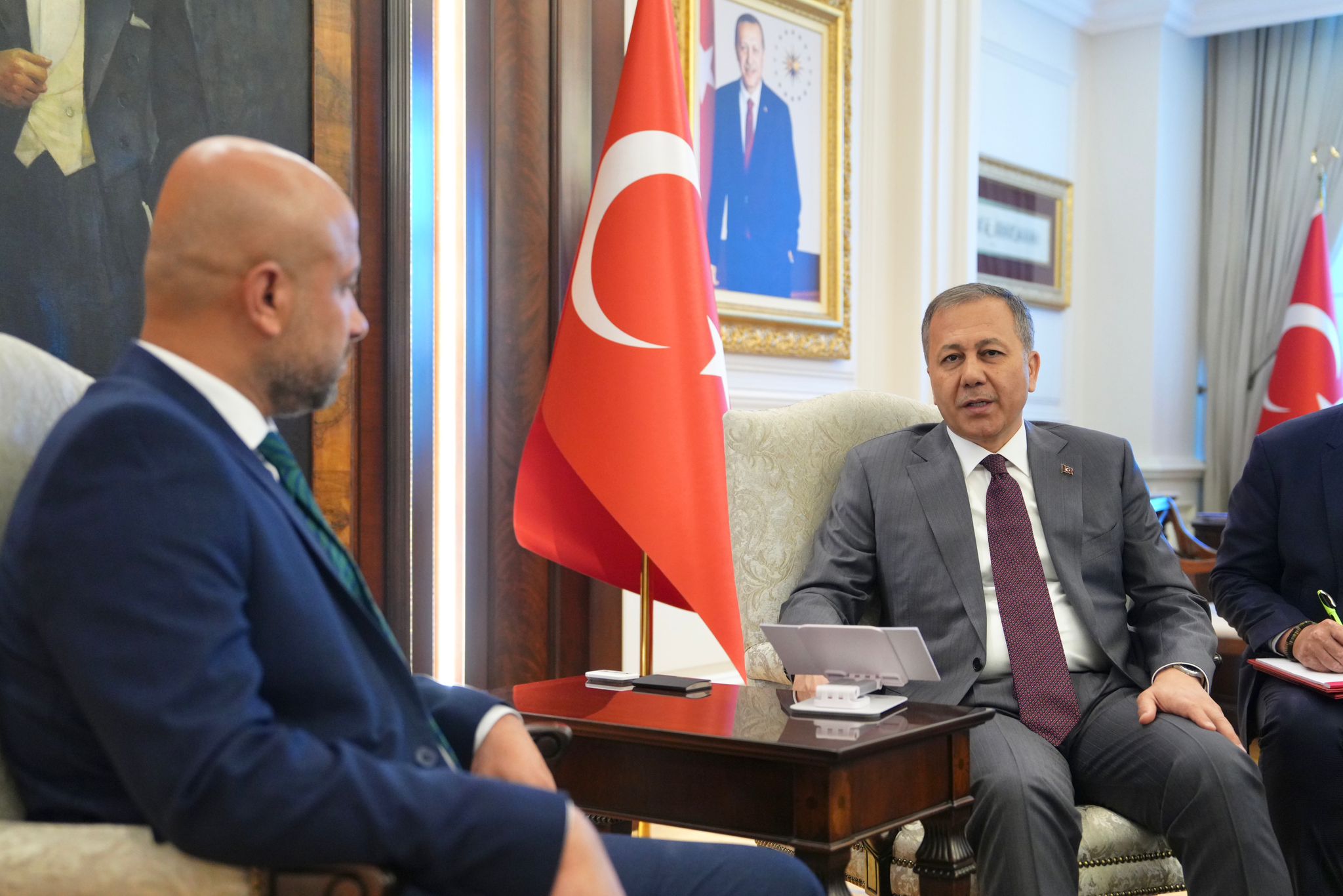 Bakan Yerlikaya ve Suriye Afet Bakanı Salih görüşmesi