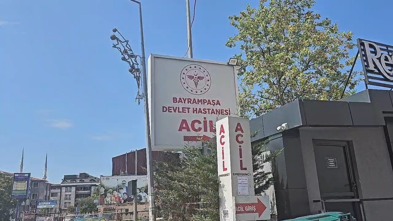 Adliye Önü