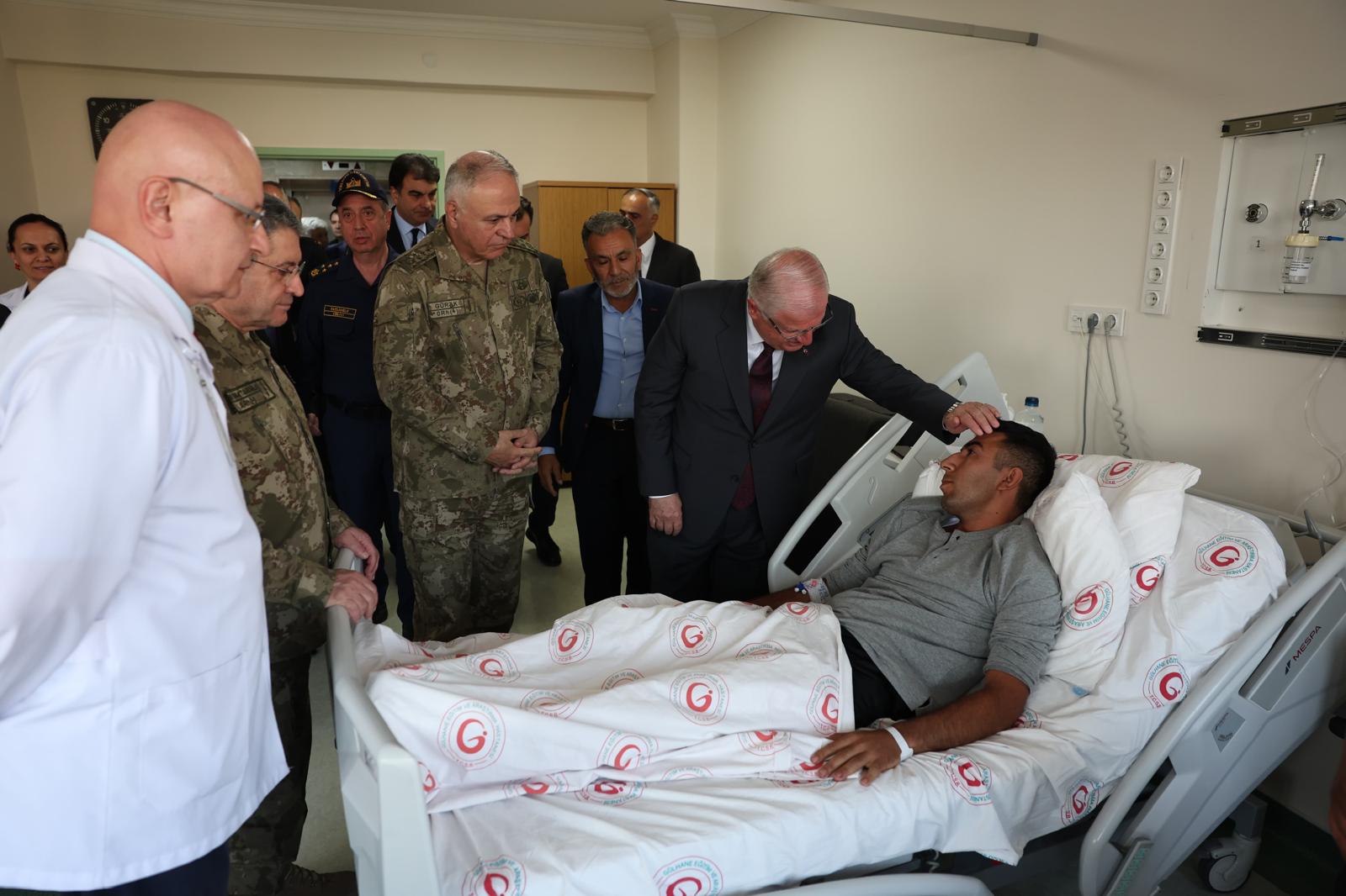 Milli Savunma Bakanı Yaşar Güler