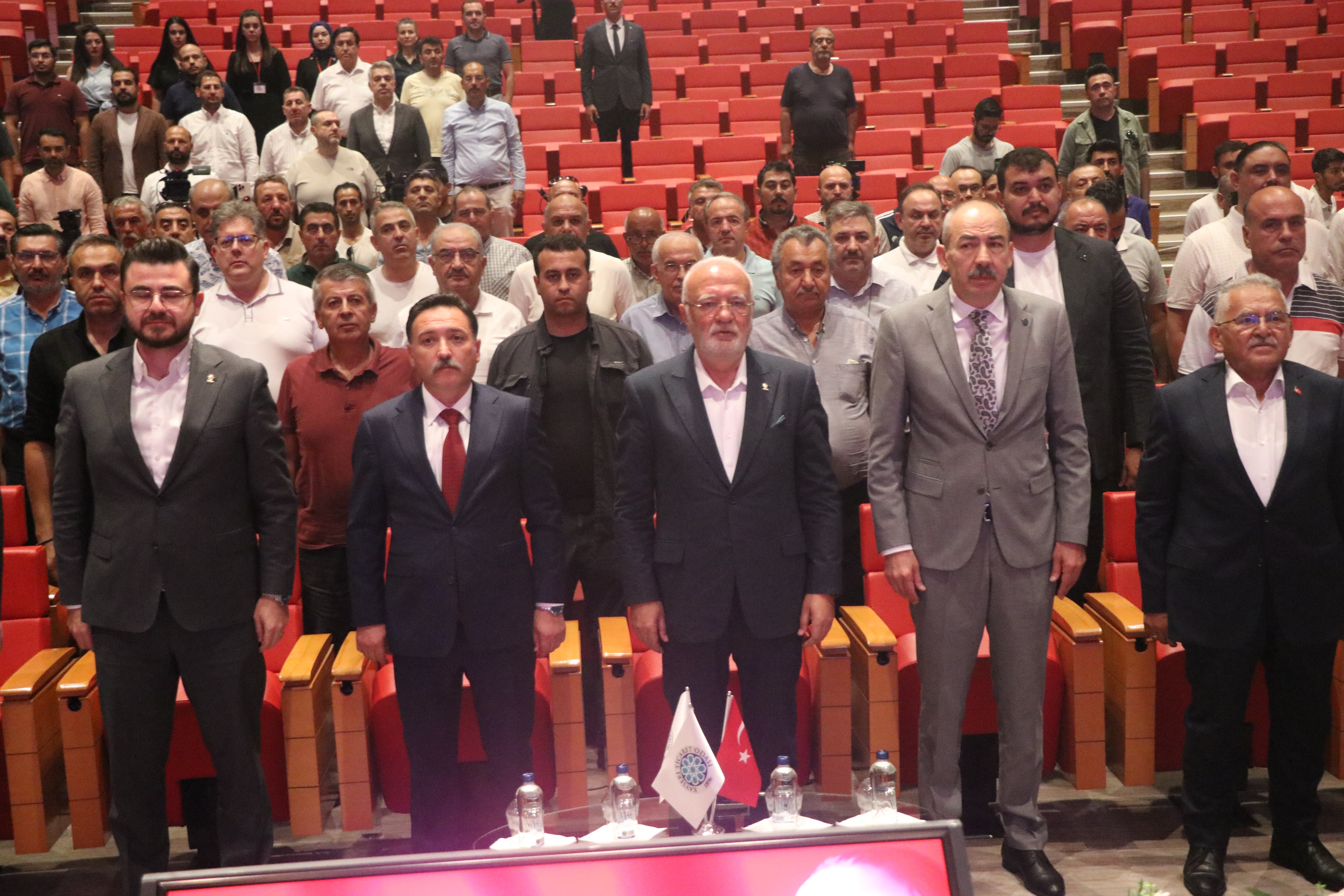 AK Parti Genel Başkanvekili Mustafa Elitaş konuşma yaparken