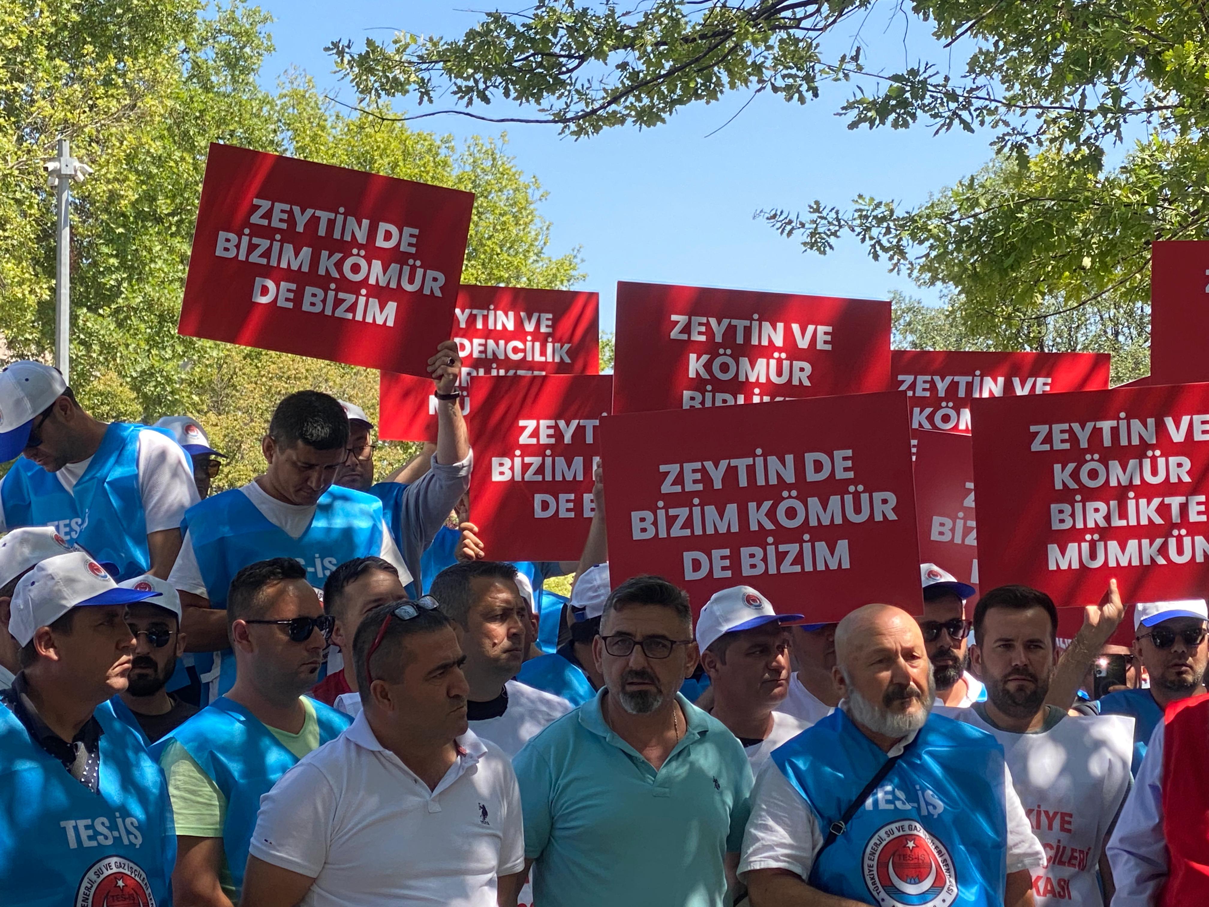 Milaslı muhtarlar TBMM önünde