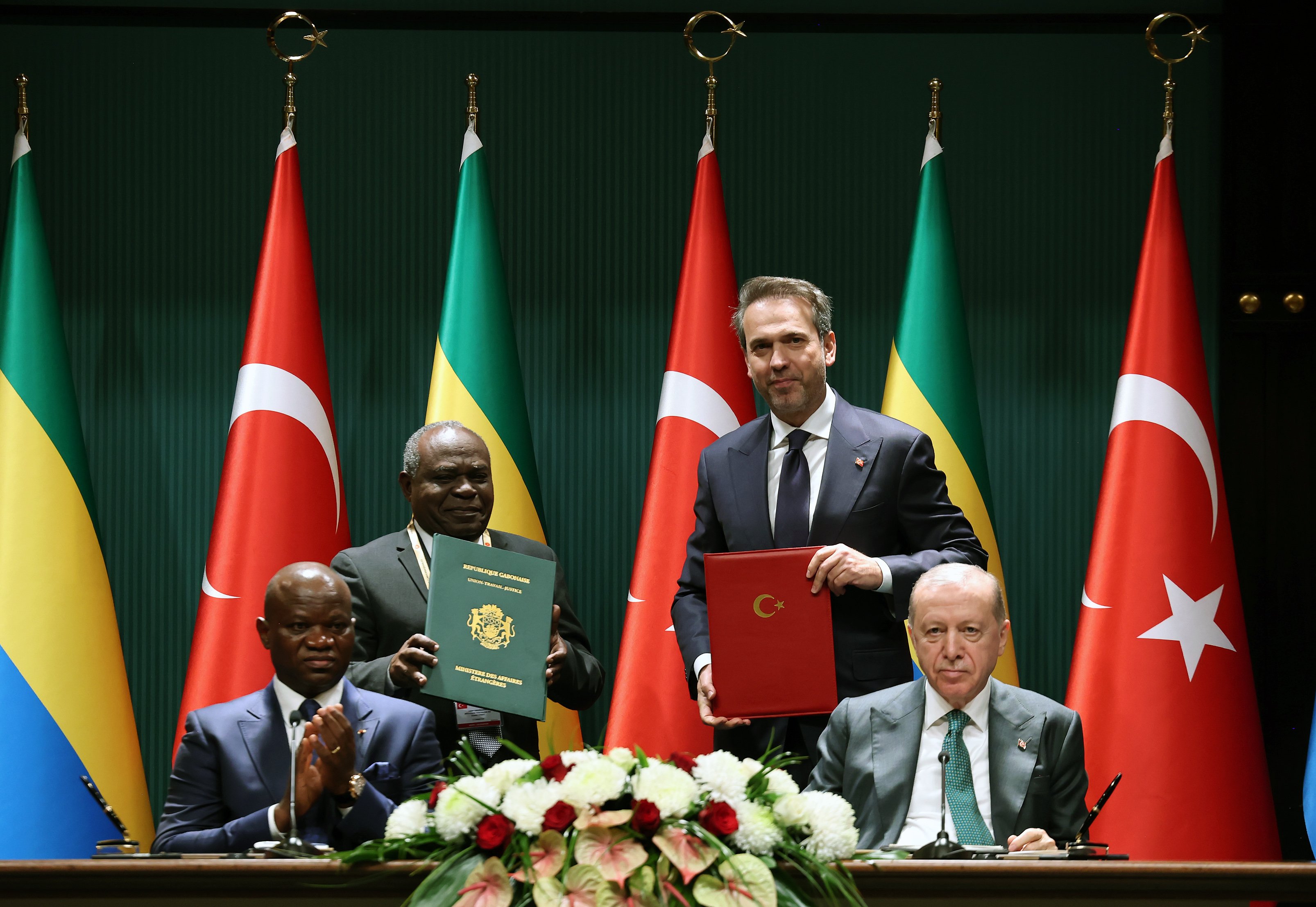 Cumhurbaşkanı Erdoğan basın toplantısında konuşuyor
