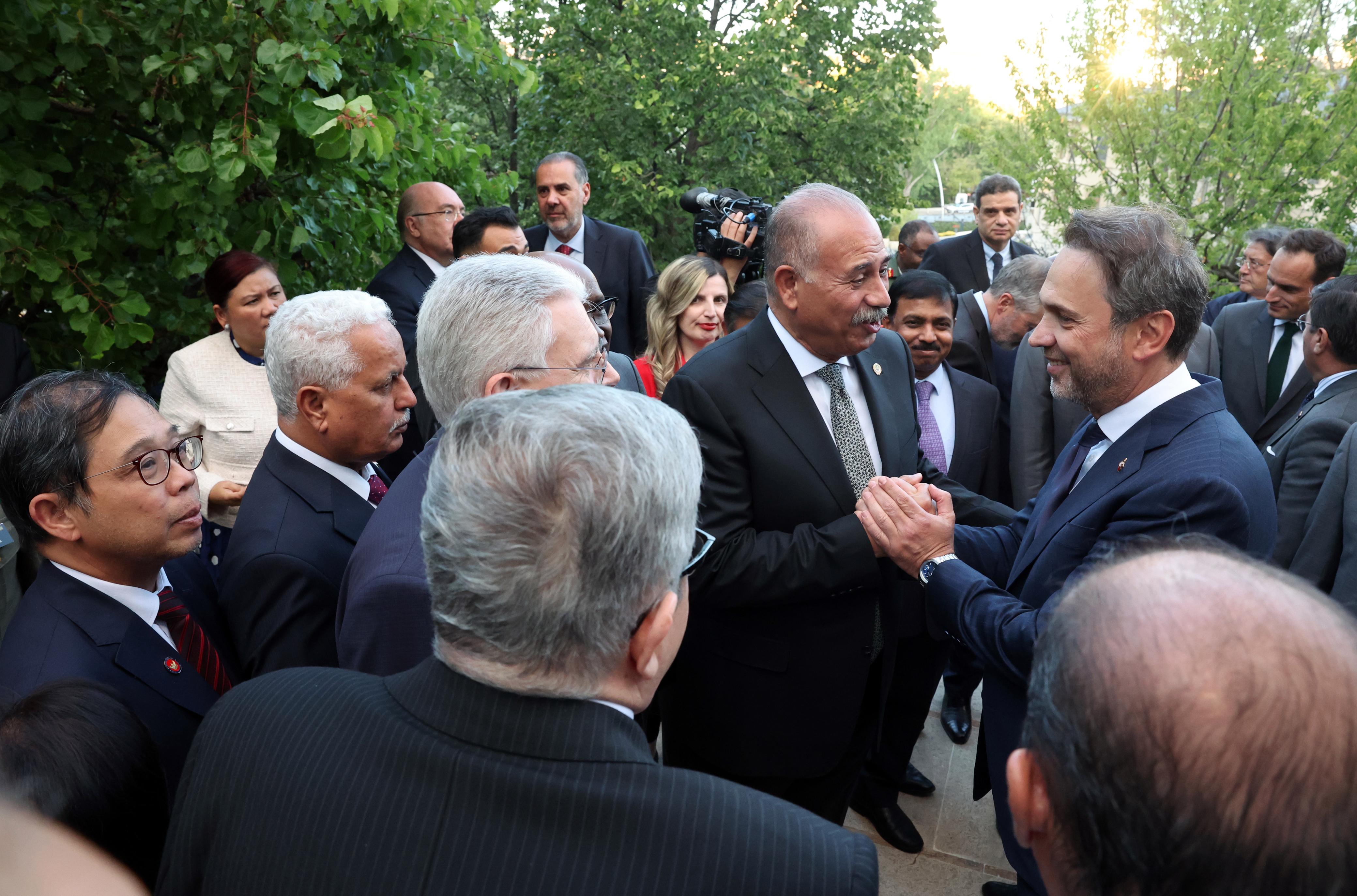 Bakan Bayraktar konuşma yapıyor