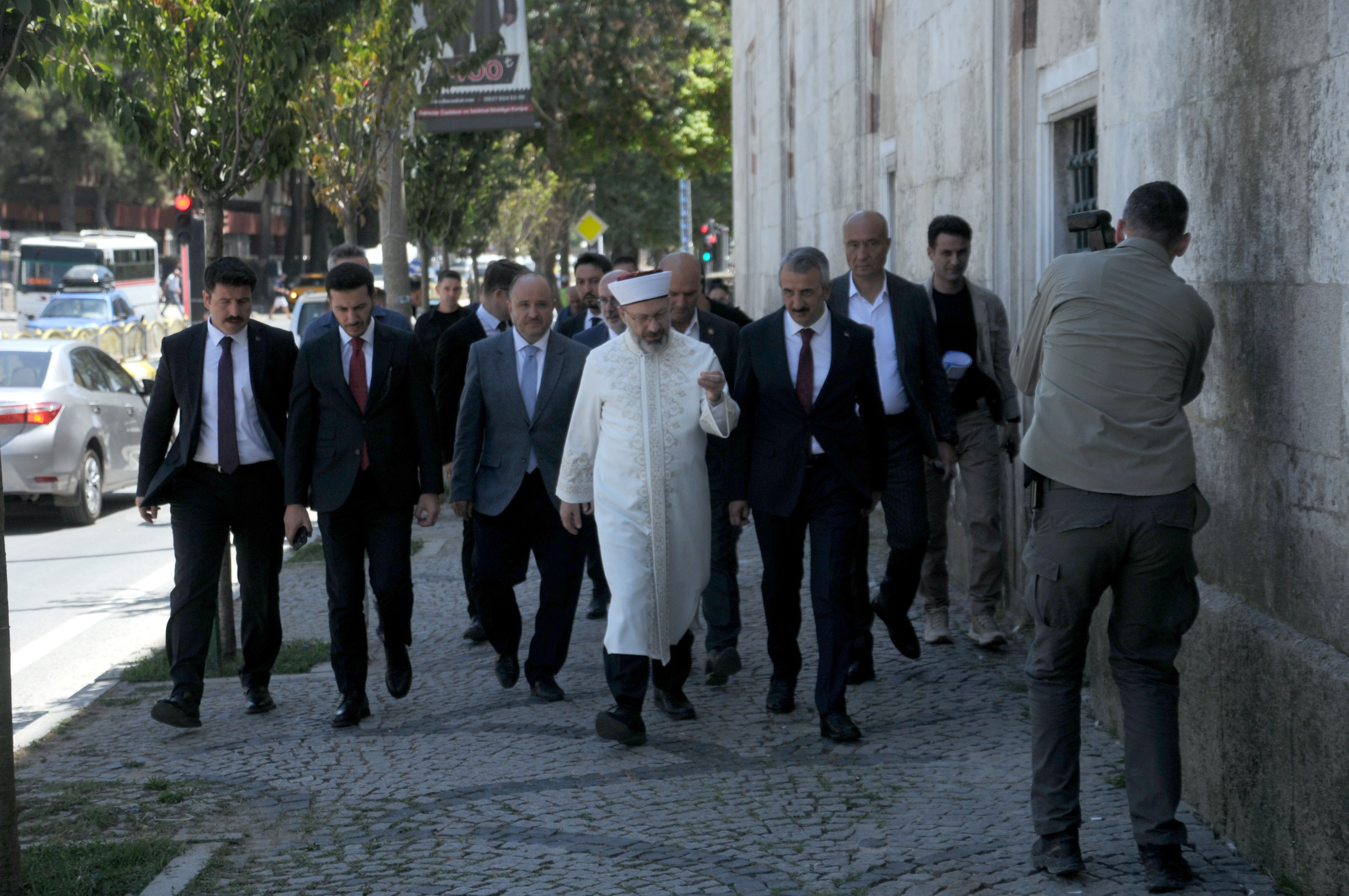 Ali Erbaş hutbe okurken