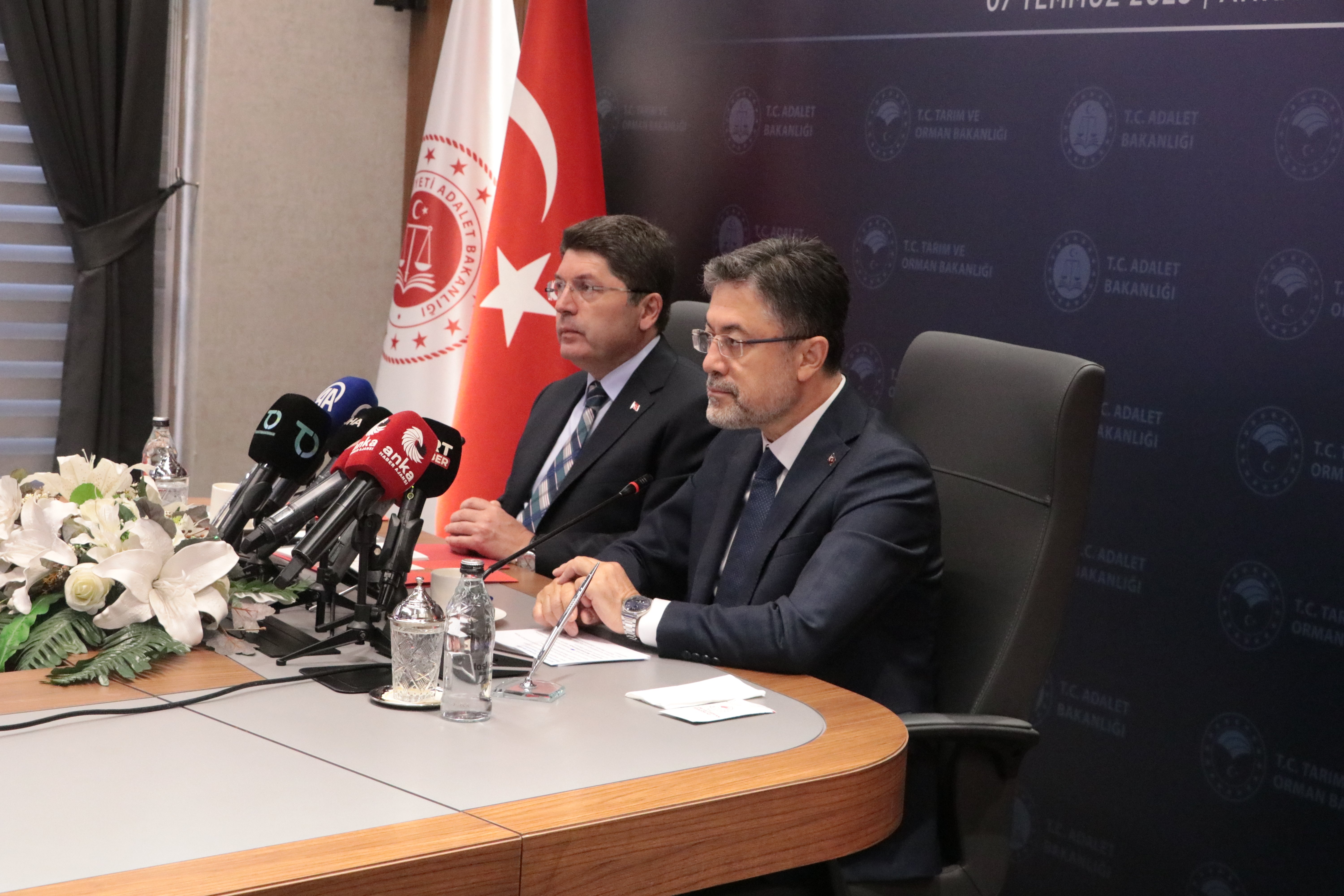 Bakan Yumaklı ve Bakan Tunç protokol imzalıyor