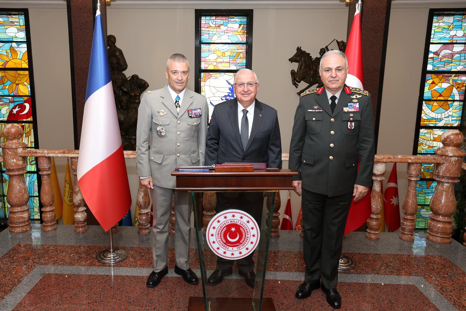 Milli Savunma Bakanı Yaşar Güler Fransa Genelkurmay Başkanı ile görüşüyor